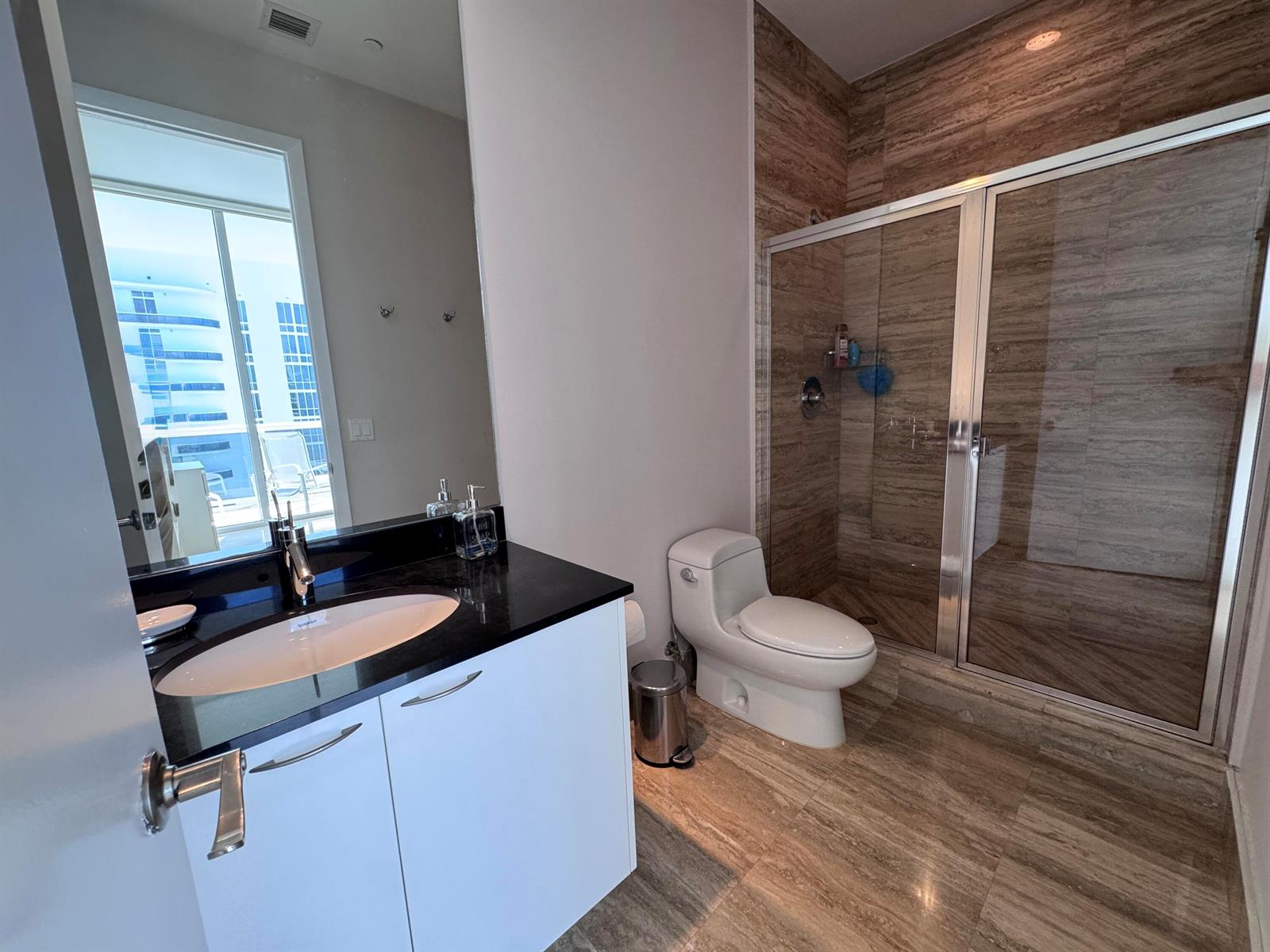 See details 4002 3 / 1979 sq. ft. $ 2026-09-28 0 Photo