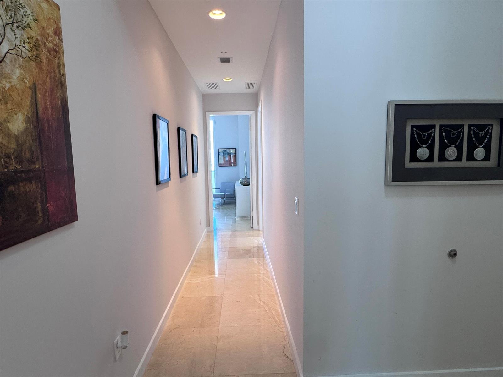 See details 4002 3 / 1979 sq. ft. $ 2026-09-28 0 Photo