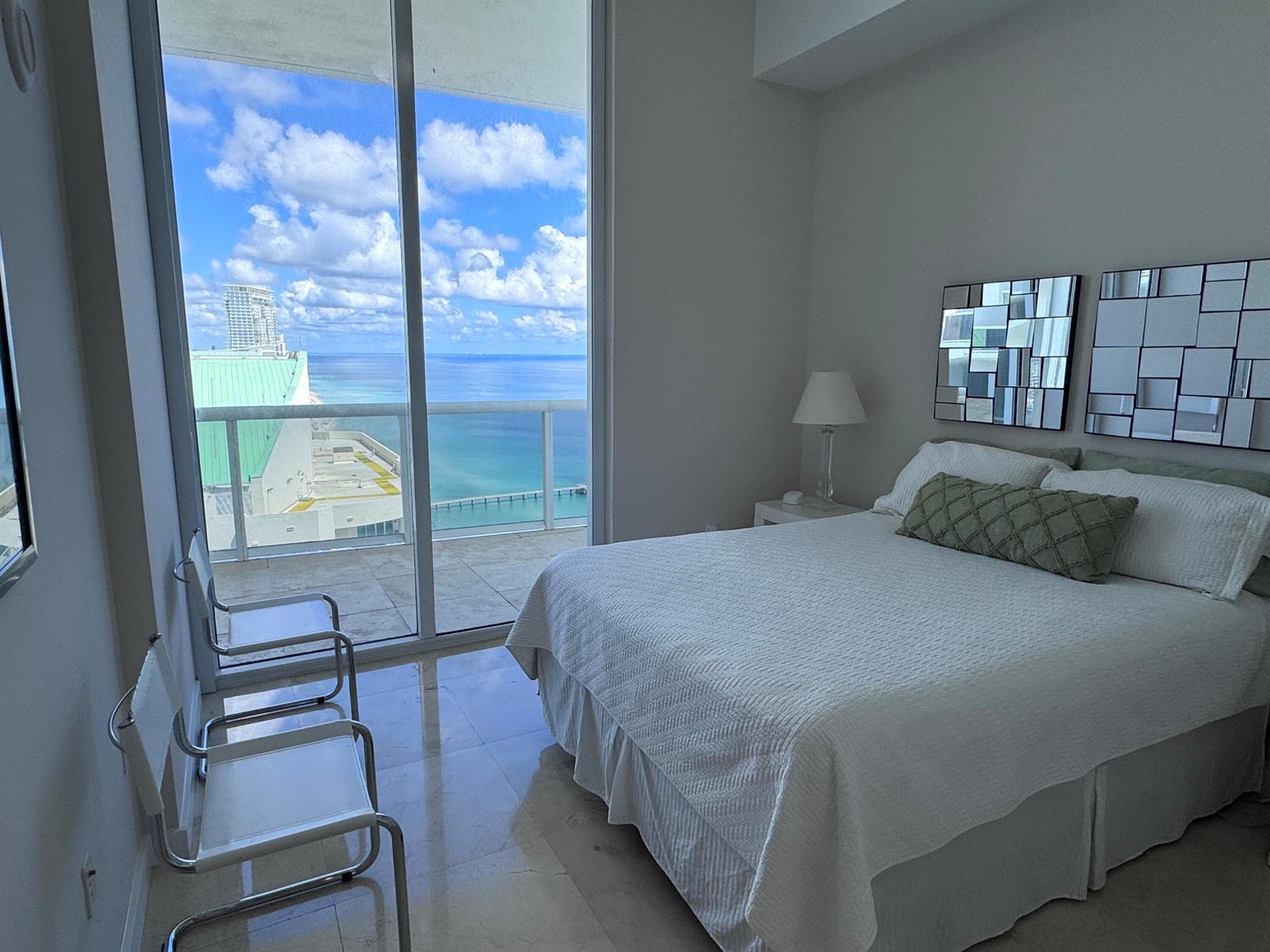 See details 4002 3 / 1979 sq. ft. $ 2026-09-28 0 Photo