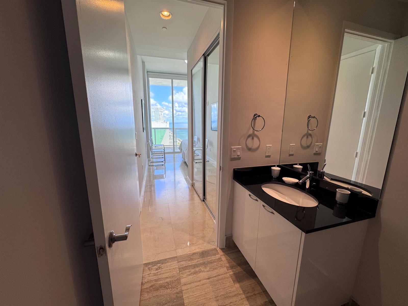 See details 4002 3 / 1979 sq. ft. $ 2026-09-28 0 Photo