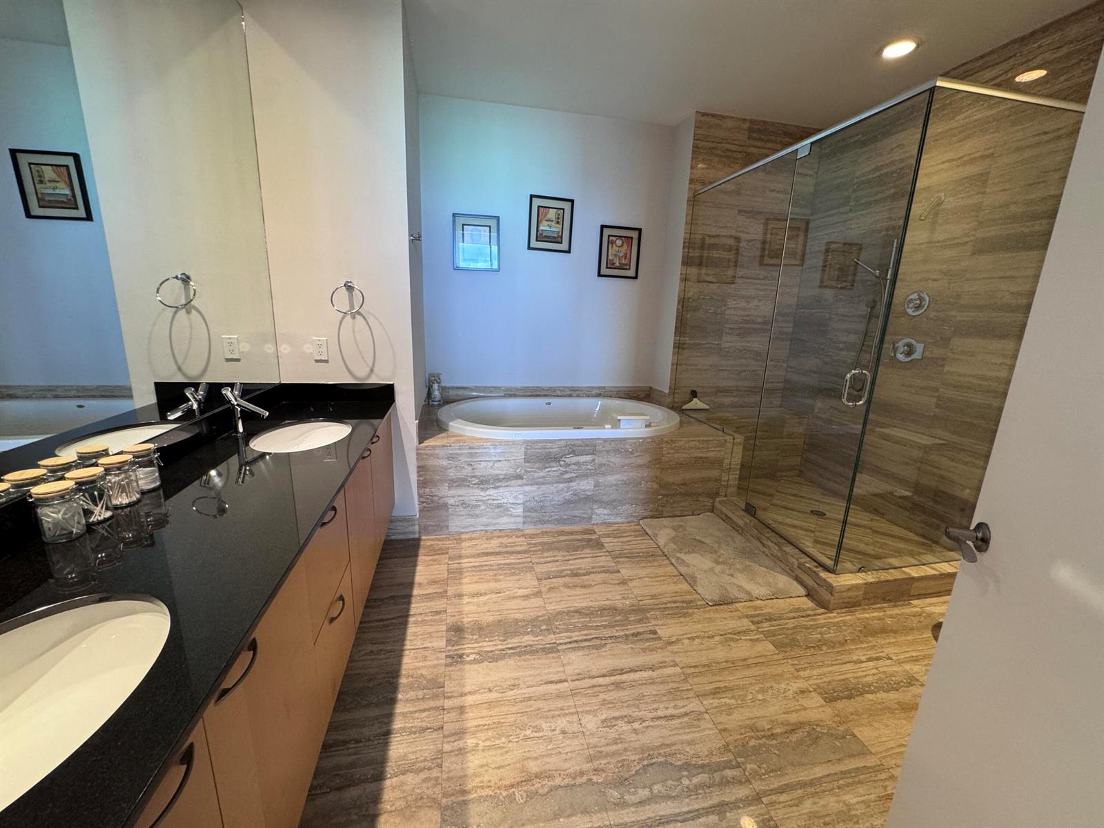 See details 4002 3 / 1979 sq. ft. $ 2026-09-28 0 Photo