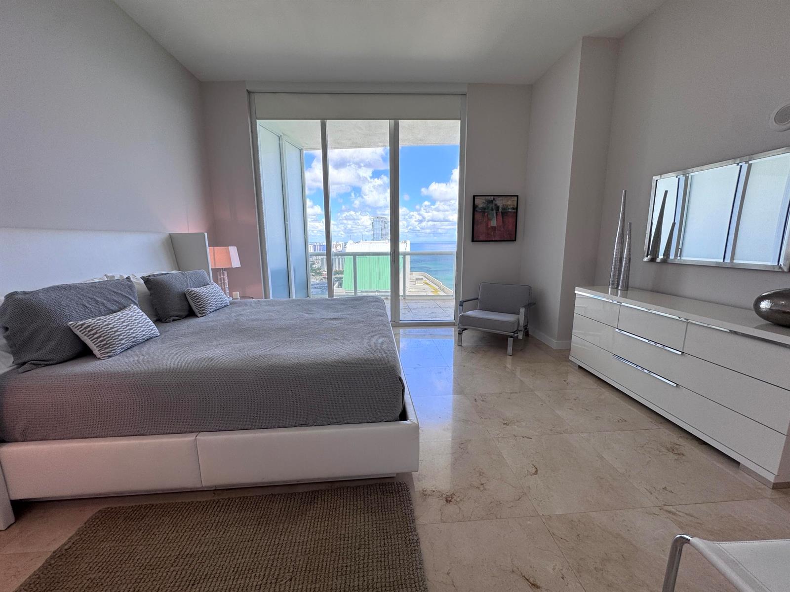 See details 4002 3 / 1979 sq. ft. $ 2026-09-28 0 Photo