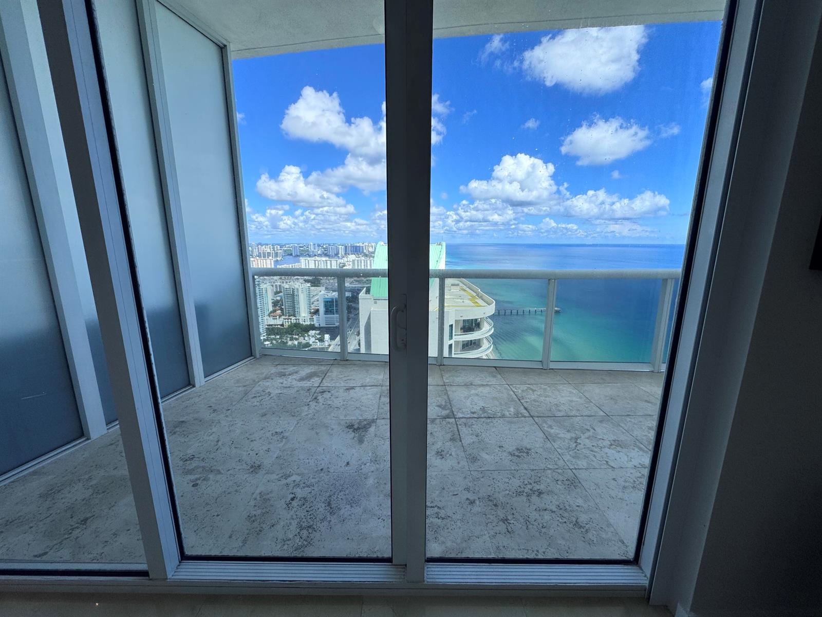 See details 4002 3 / 1979 sq. ft. $ 2026-09-28 0 Photo
