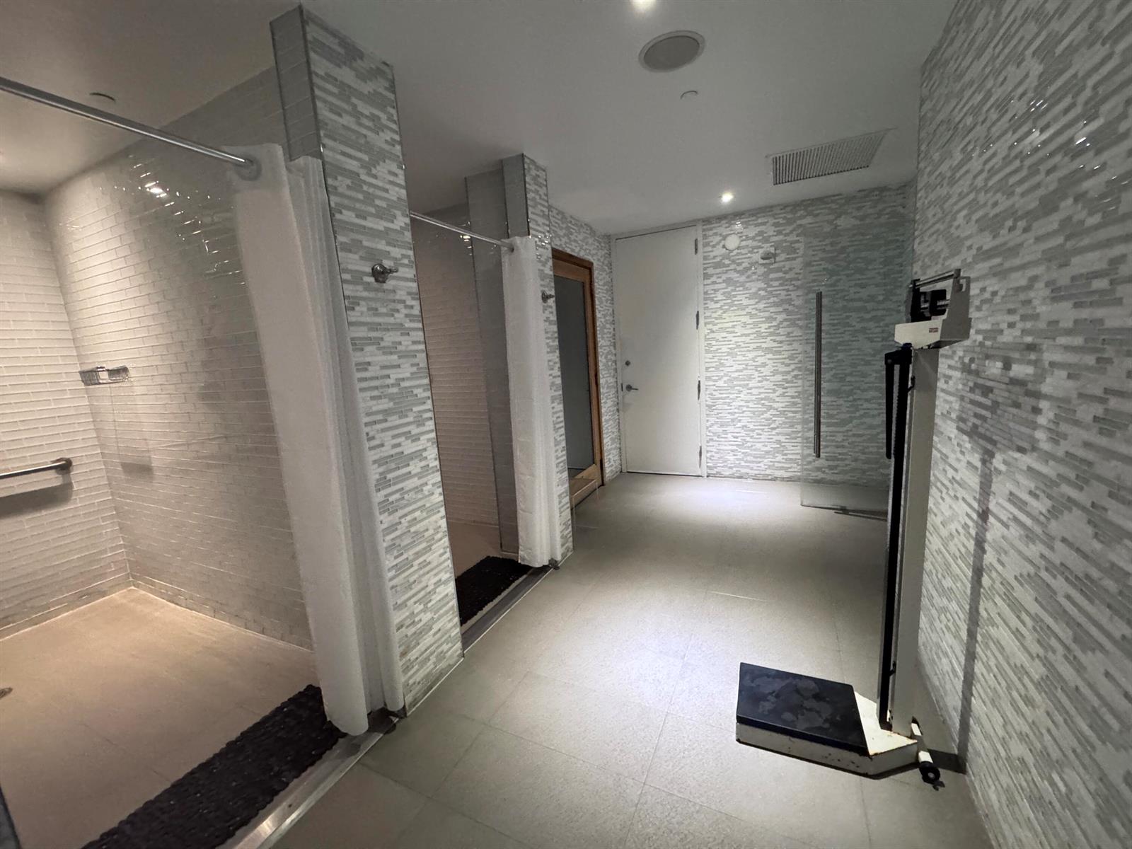See details 4002 3 / 1979 sq. ft. $ 2026-09-28 0 Photo
