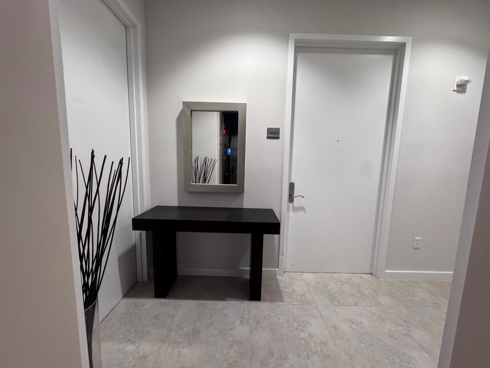See details 4002 3 / 1979 sq. ft. $ 2026-09-28 0 Photo