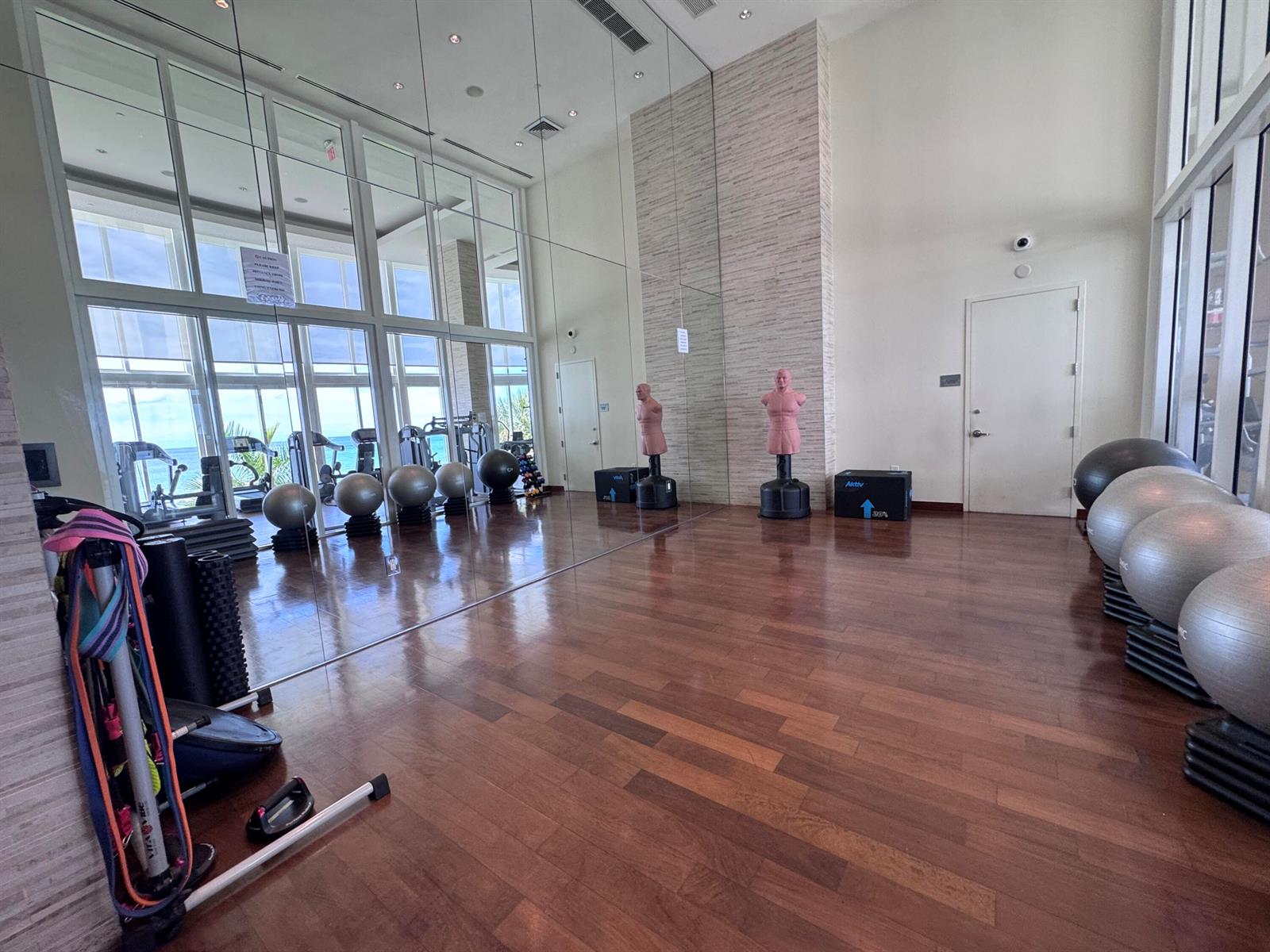 See details 4002 3 / 1979 sq. ft. $ 2026-09-28 0 Photo