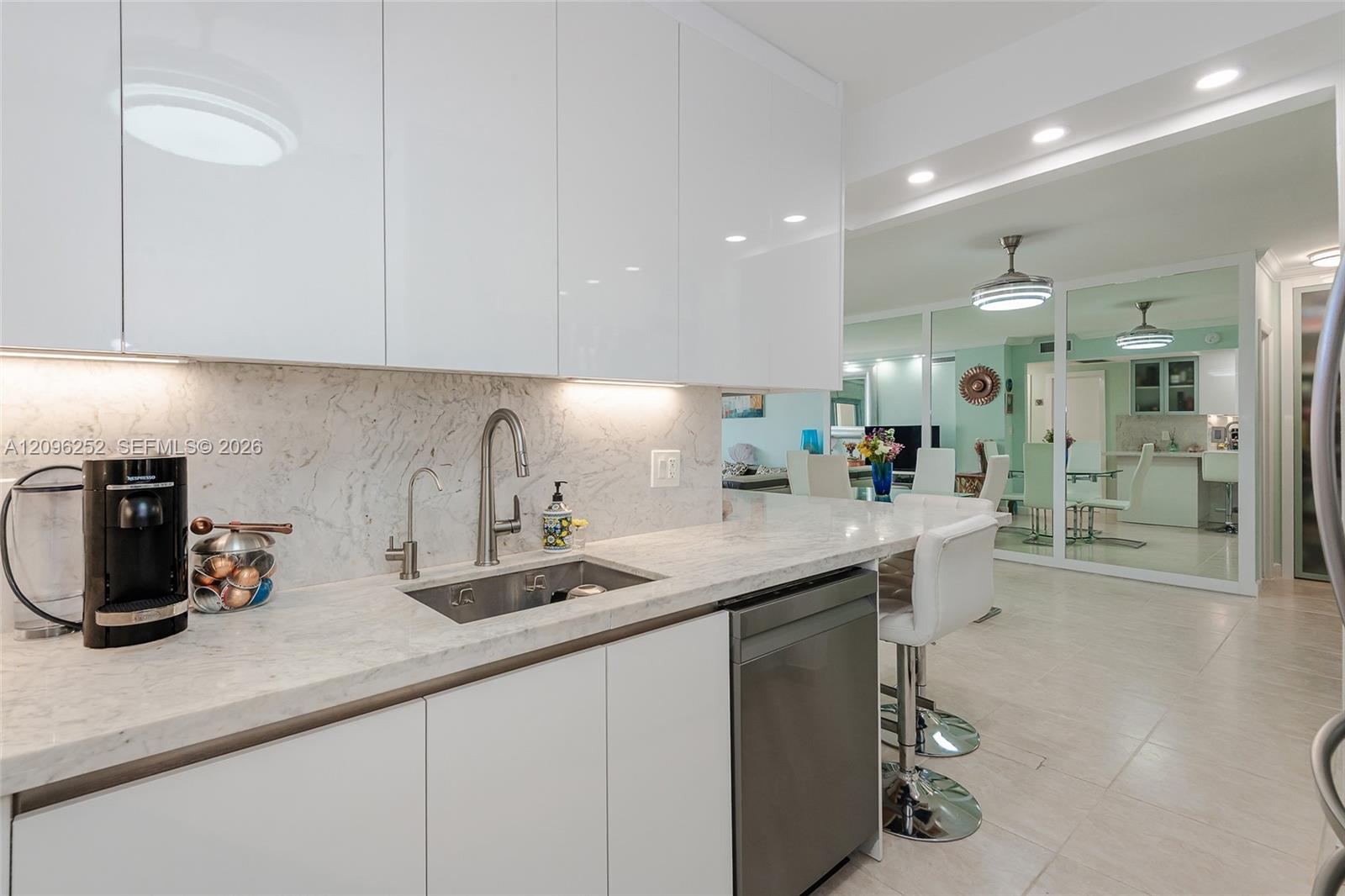 See details 11K 1 / 2 870 sq. ft. $ 2026-09-27 0 Photo