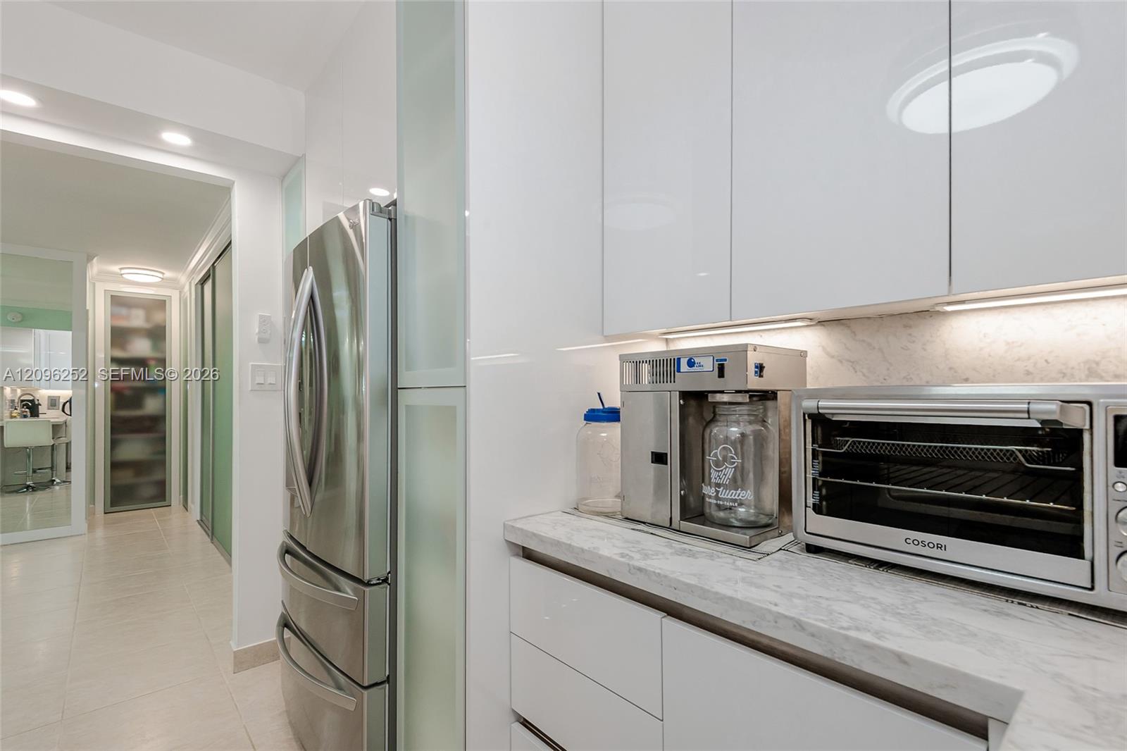 See details 11K 1 / 2 870 sq. ft. $ 2026-09-27 0 Photo