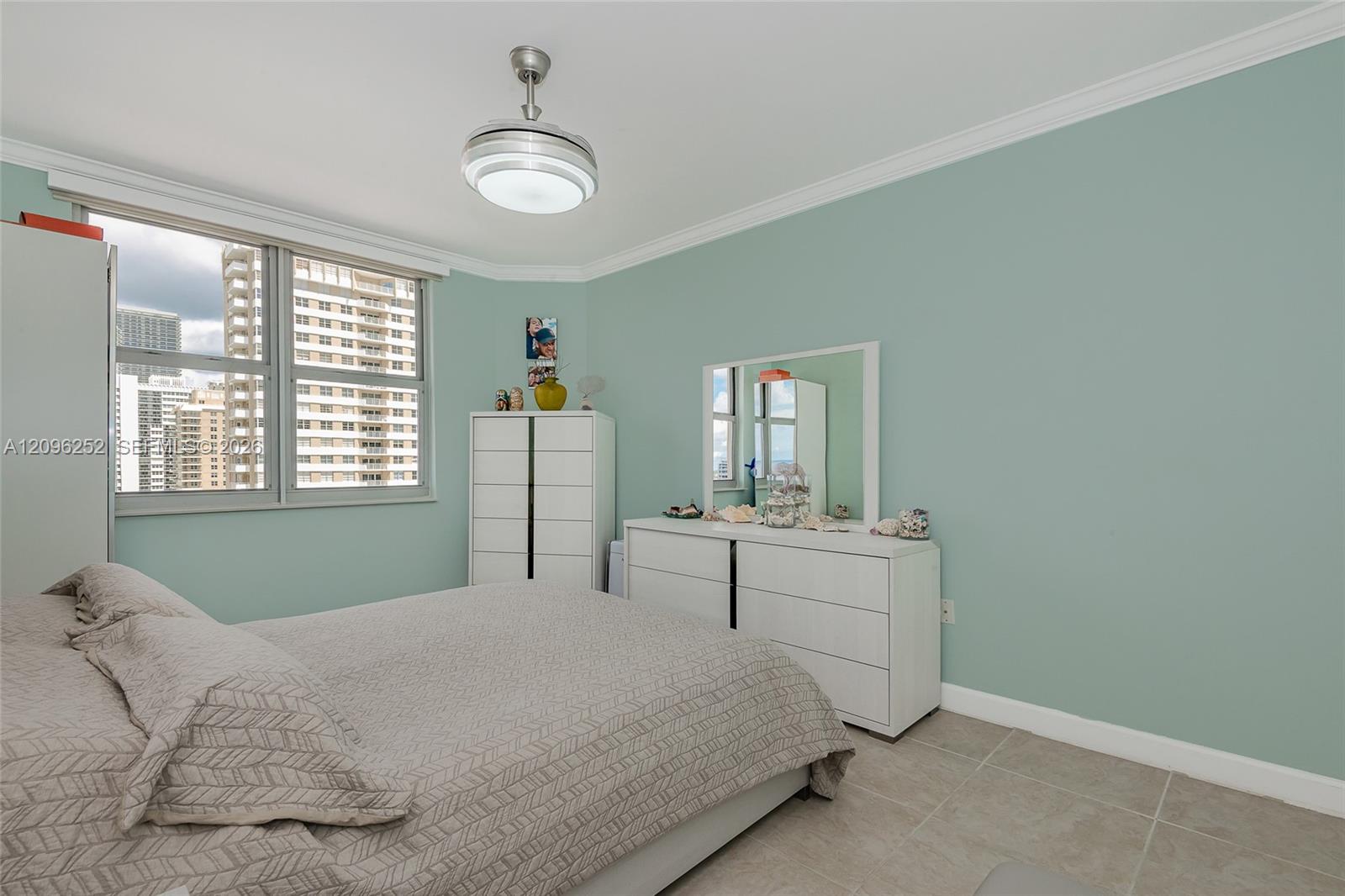 See details 11K 1 / 2 870 sq. ft. $ 2026-09-27 0 Photo