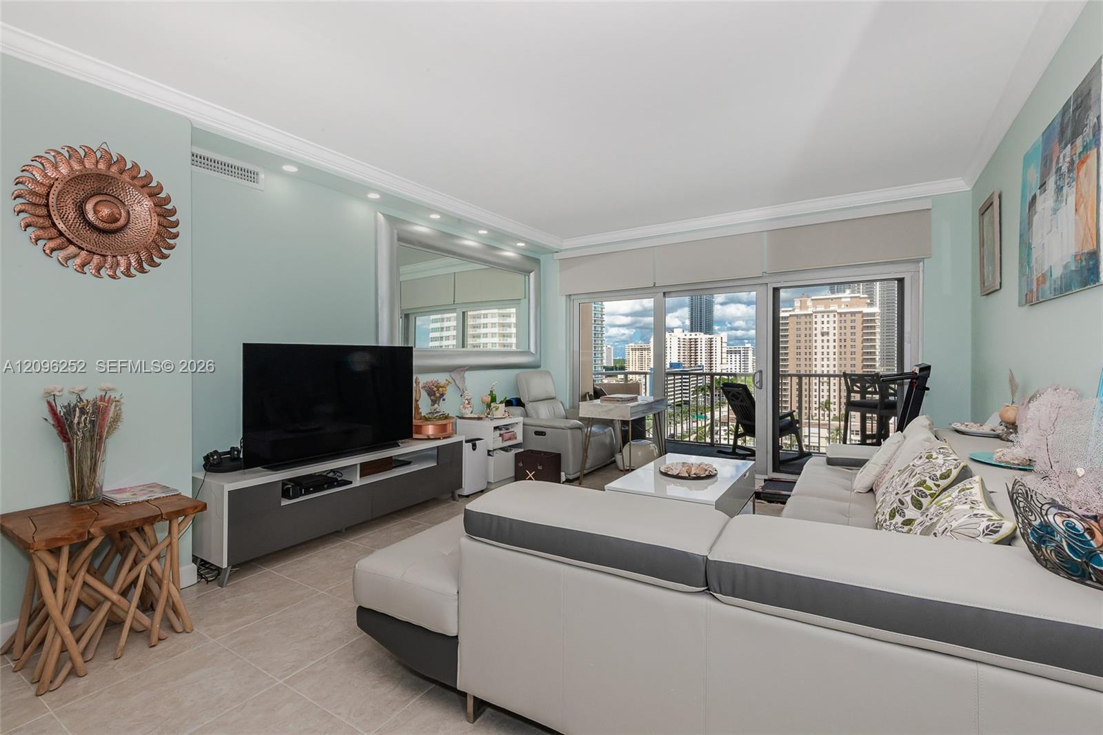See details 11K 1 / 2 870 sq. ft. $ 2026-09-27 0 Photo