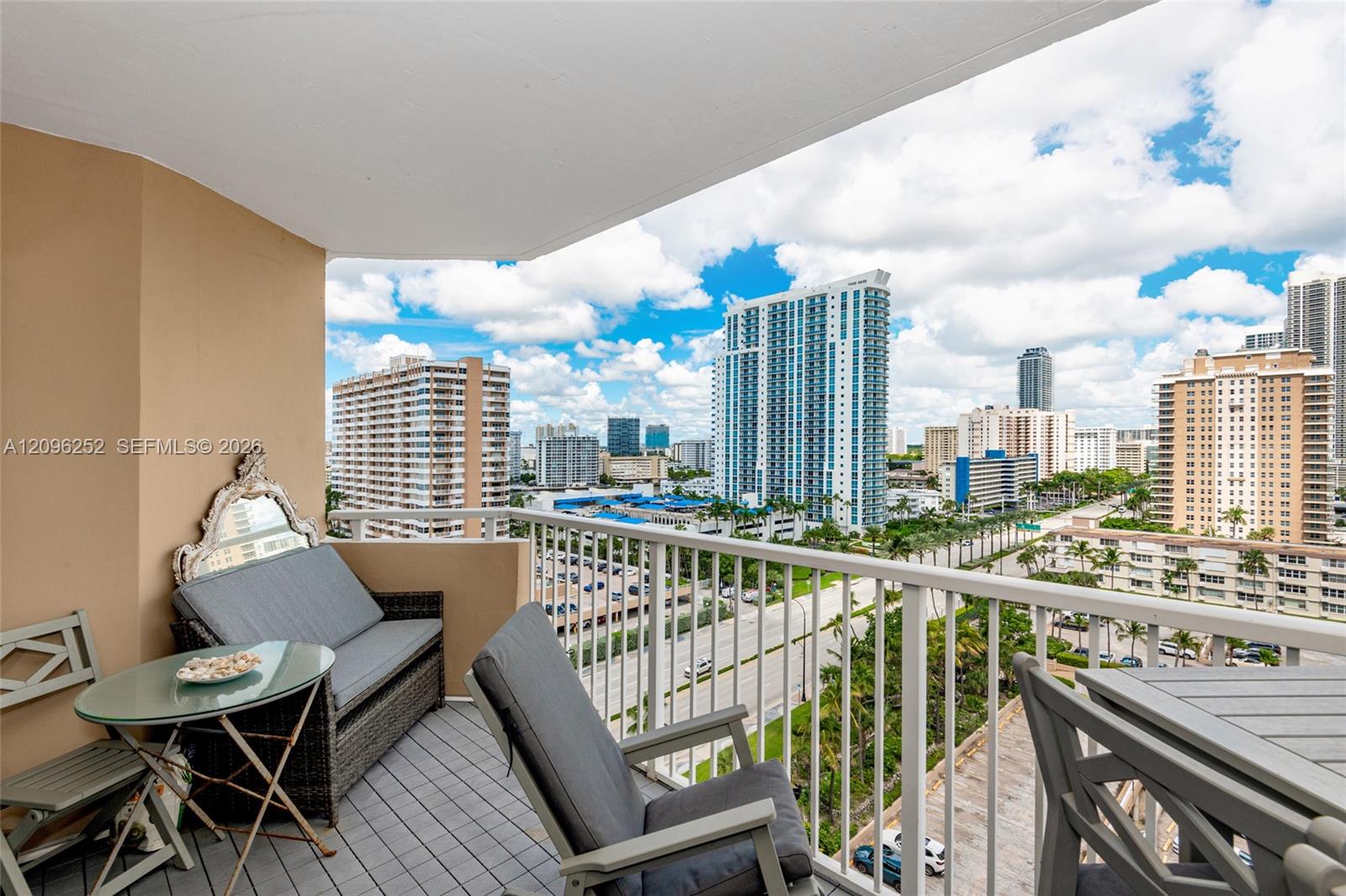 See details 11K 1 / 2 870 sq. ft. $ 2026-09-27 0 Photo