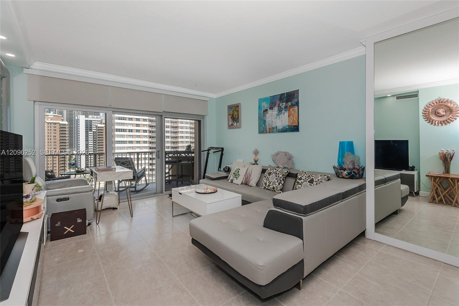 See details 11K 1 / 2 870 sq. ft. $ 2026-09-27 0 Photo