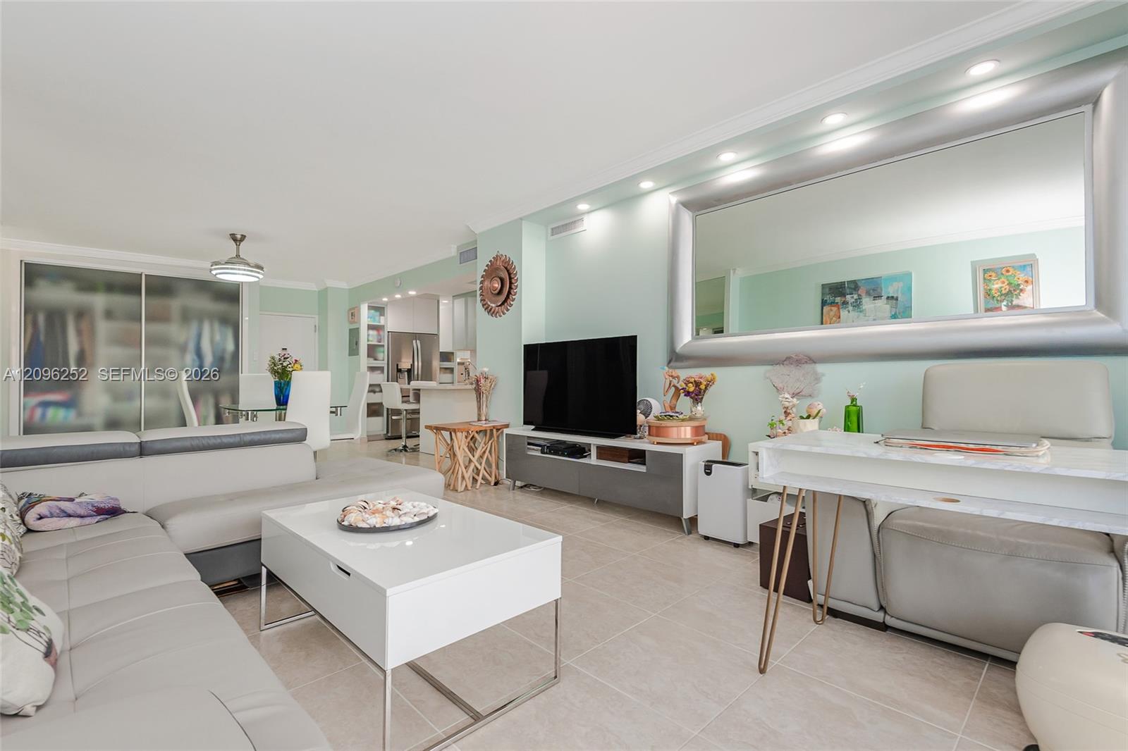 See details 11K 1 / 2 870 sq. ft. $ 2026-09-27 0 Photo