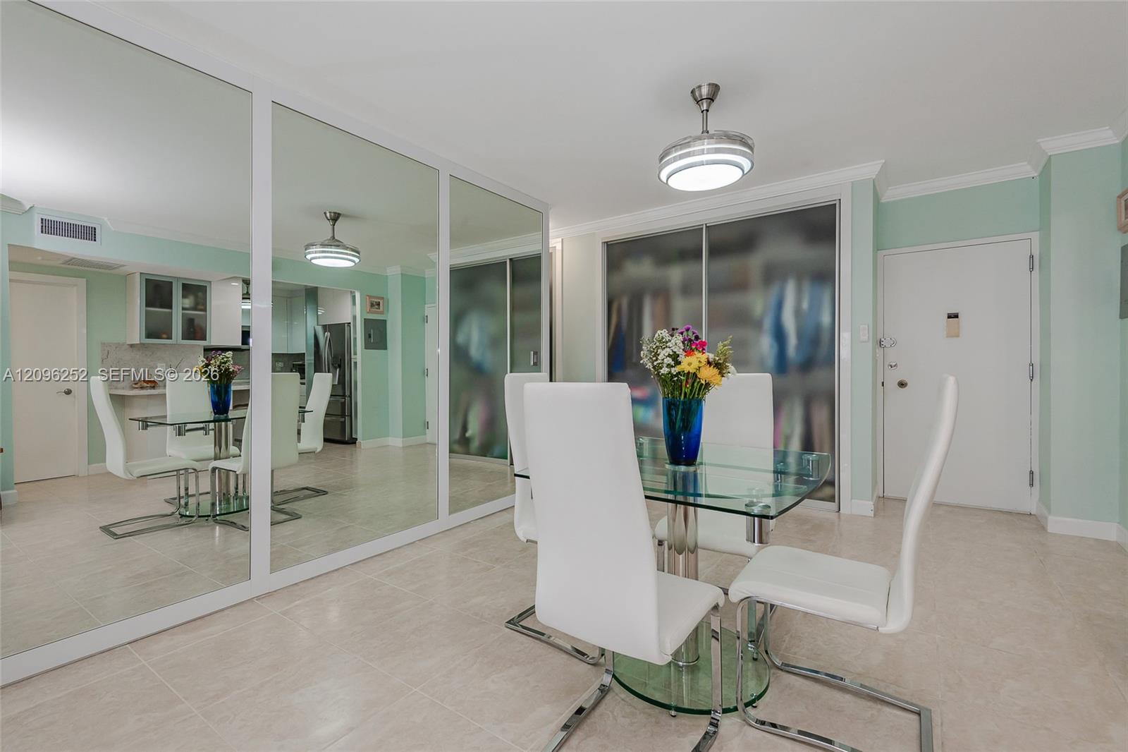 See details 11K 1 / 2 870 sq. ft. $ 2026-09-27 0 Photo