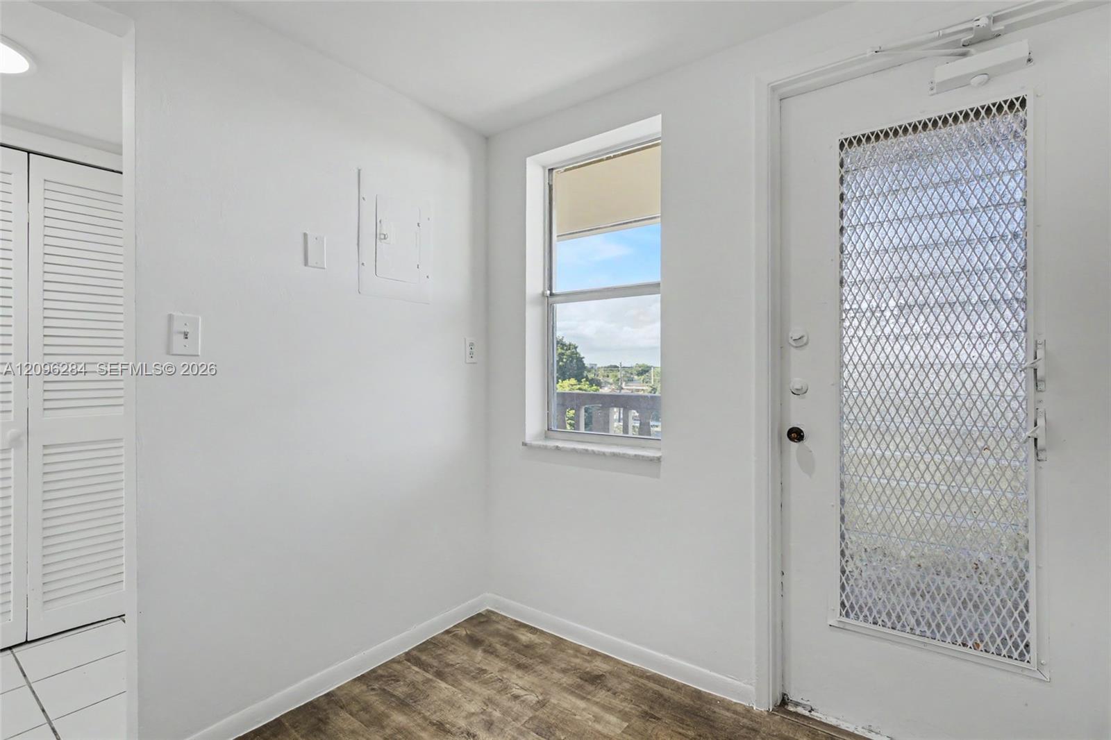 See details 502 2 / 2 992 sq. ft. $ 2026-09-27 0 Photo
