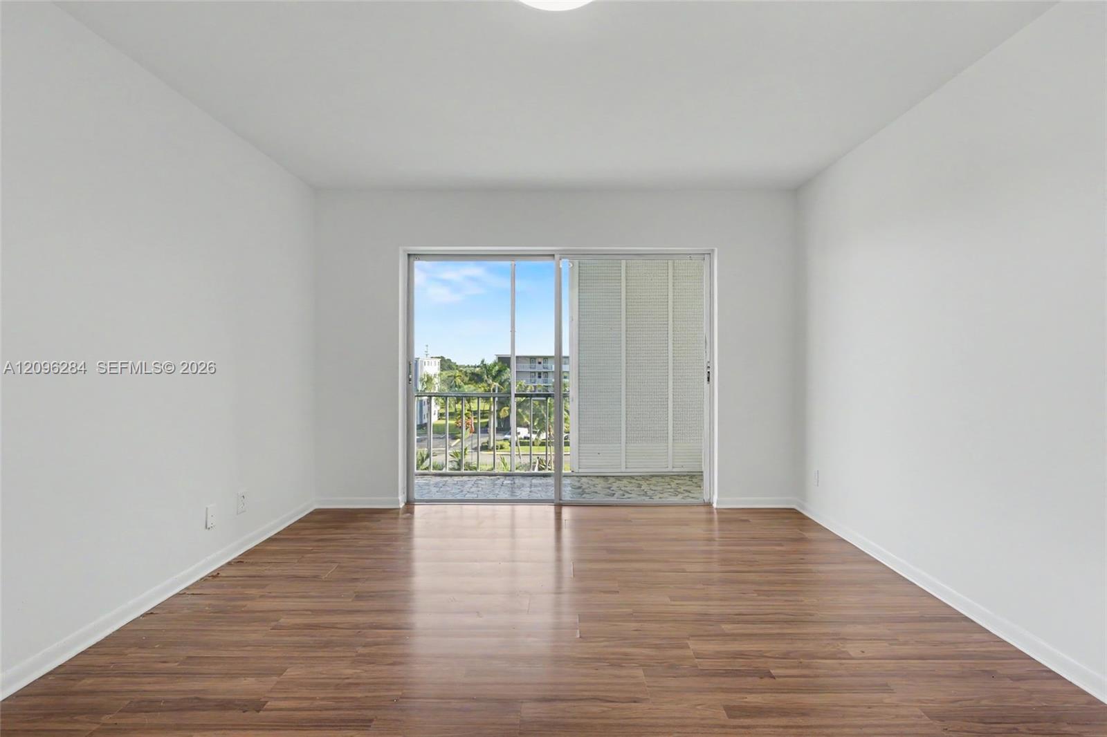 See details 502 2 / 2 992 sq. ft. $ 2026-09-27 0 Photo