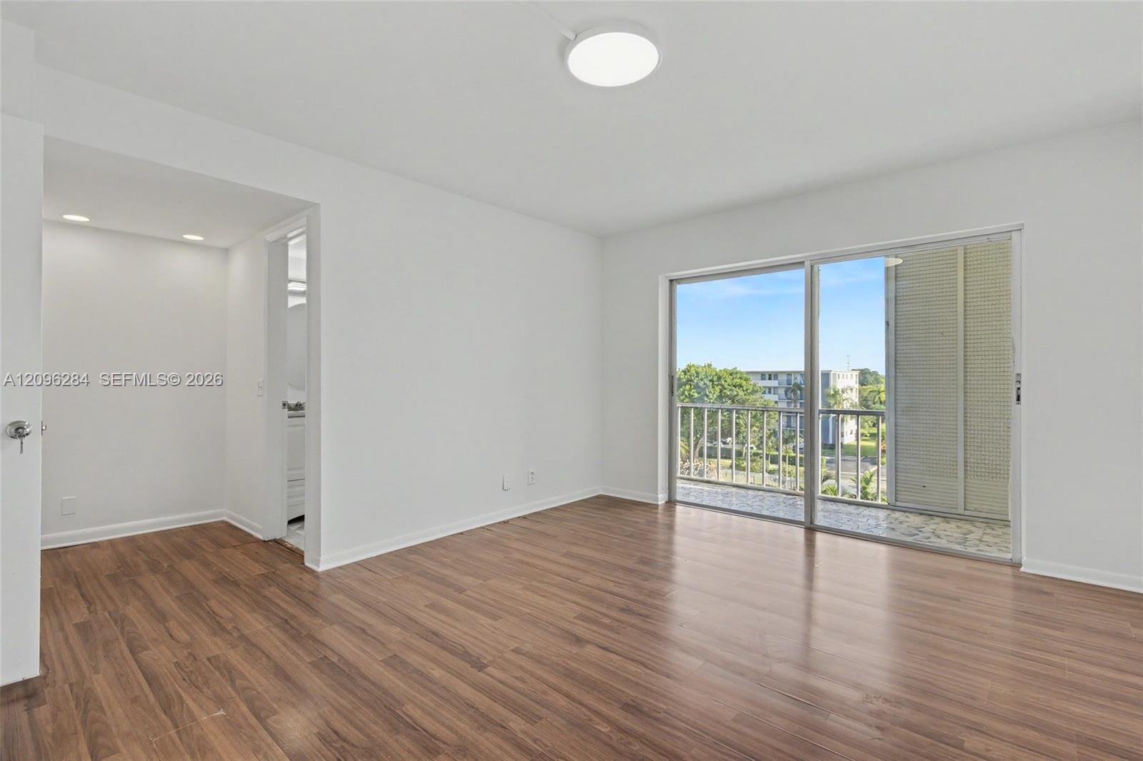 See details 502 2 / 2 992 sq. ft. $ 2026-09-27 0 Photo