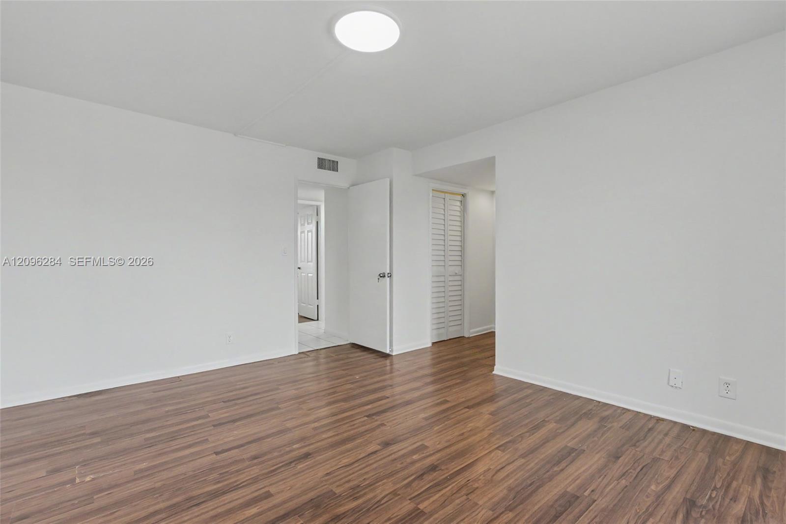 See details 502 2 / 2 992 sq. ft. $ 2026-09-27 0 Photo