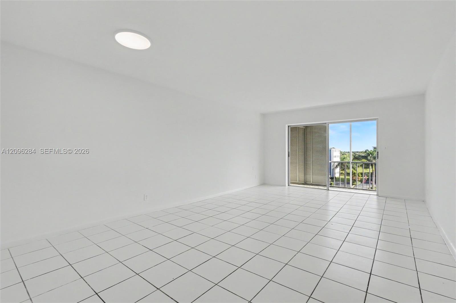 See details 502 2 / 2 992 sq. ft. $ 2026-09-27 0 Photo