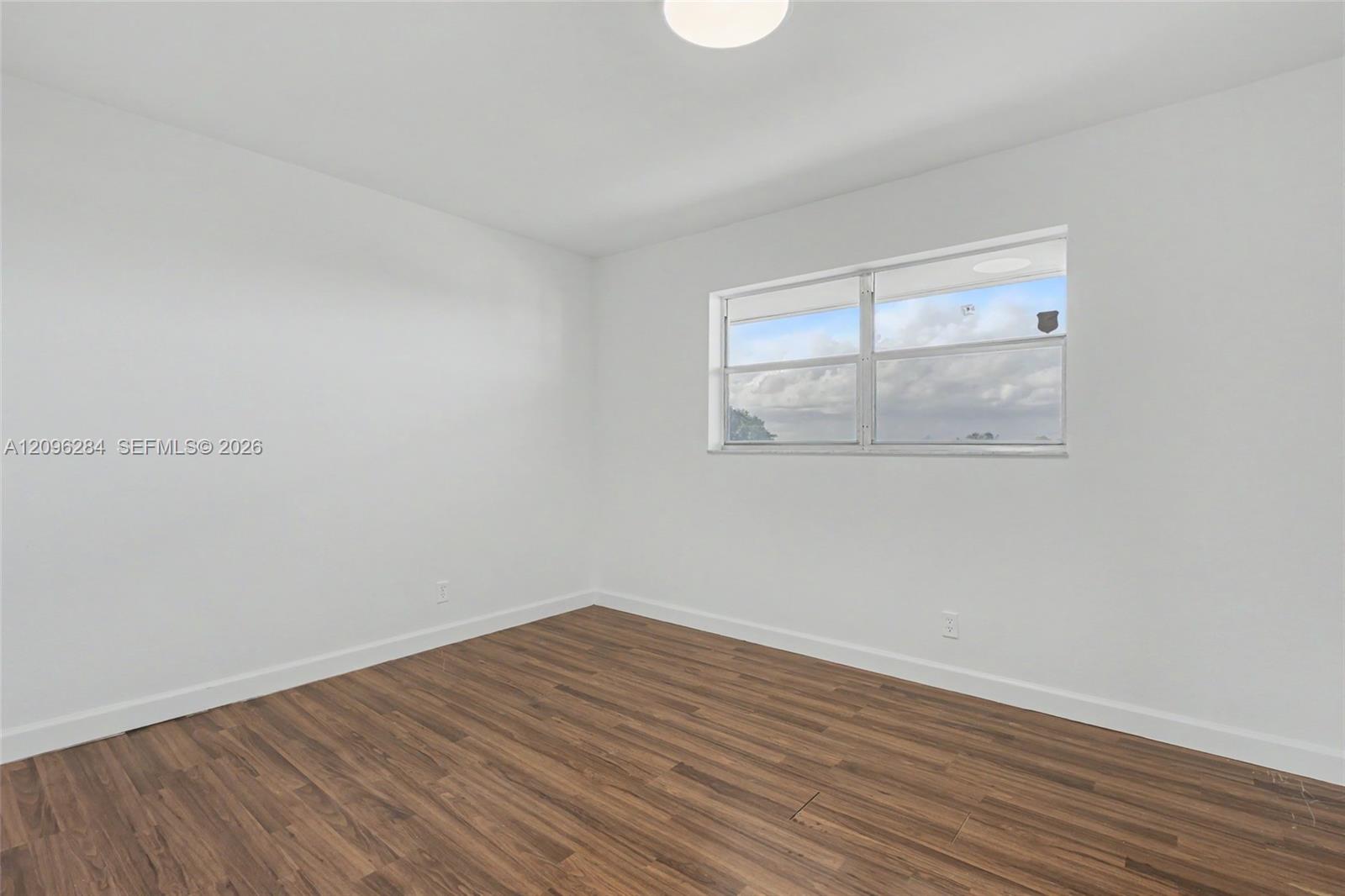 See details 502 2 / 2 992 sq. ft. $ 2026-09-27 0 Photo