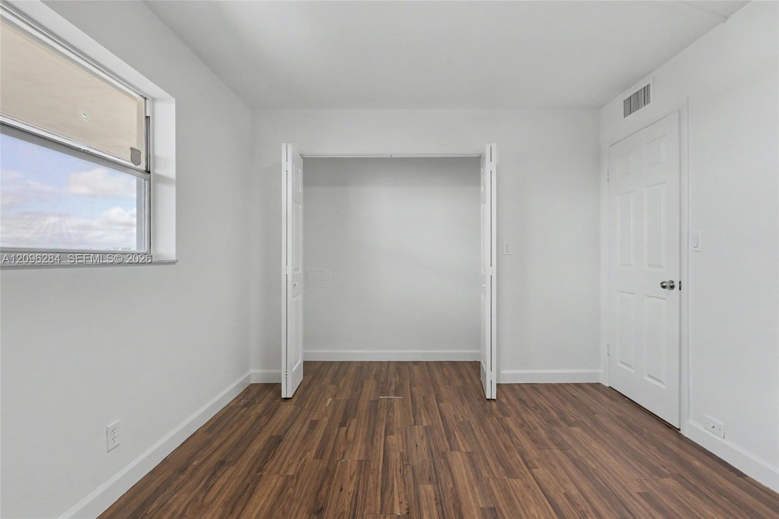 See details 502 2 / 2 992 sq. ft. $ 2026-09-27 0 Photo