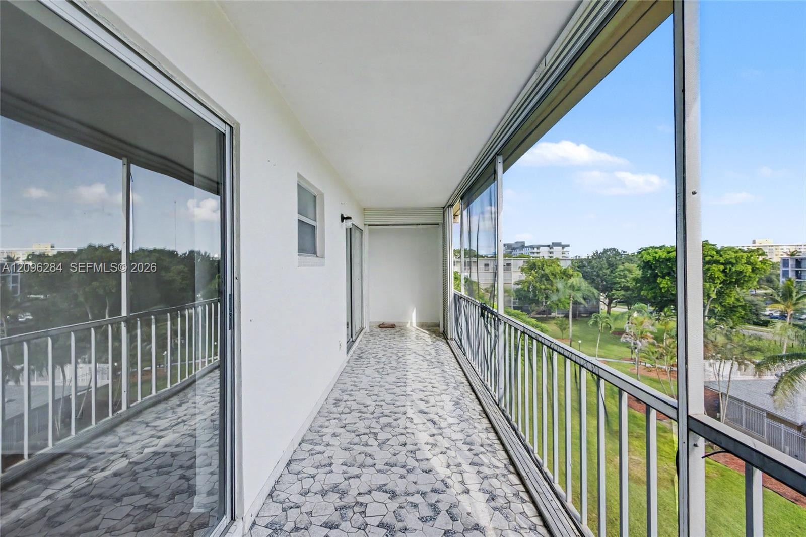 See details 502 2 / 2 992 sq. ft. $ 2026-09-27 0 Photo