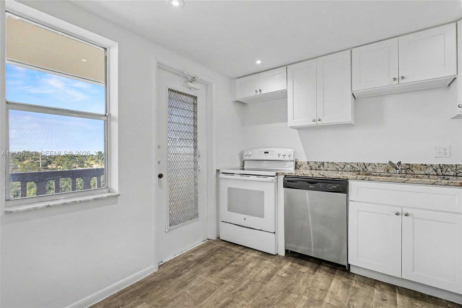 See details 502 2 / 2 992 sq. ft. $ 2026-09-27 0 Photo