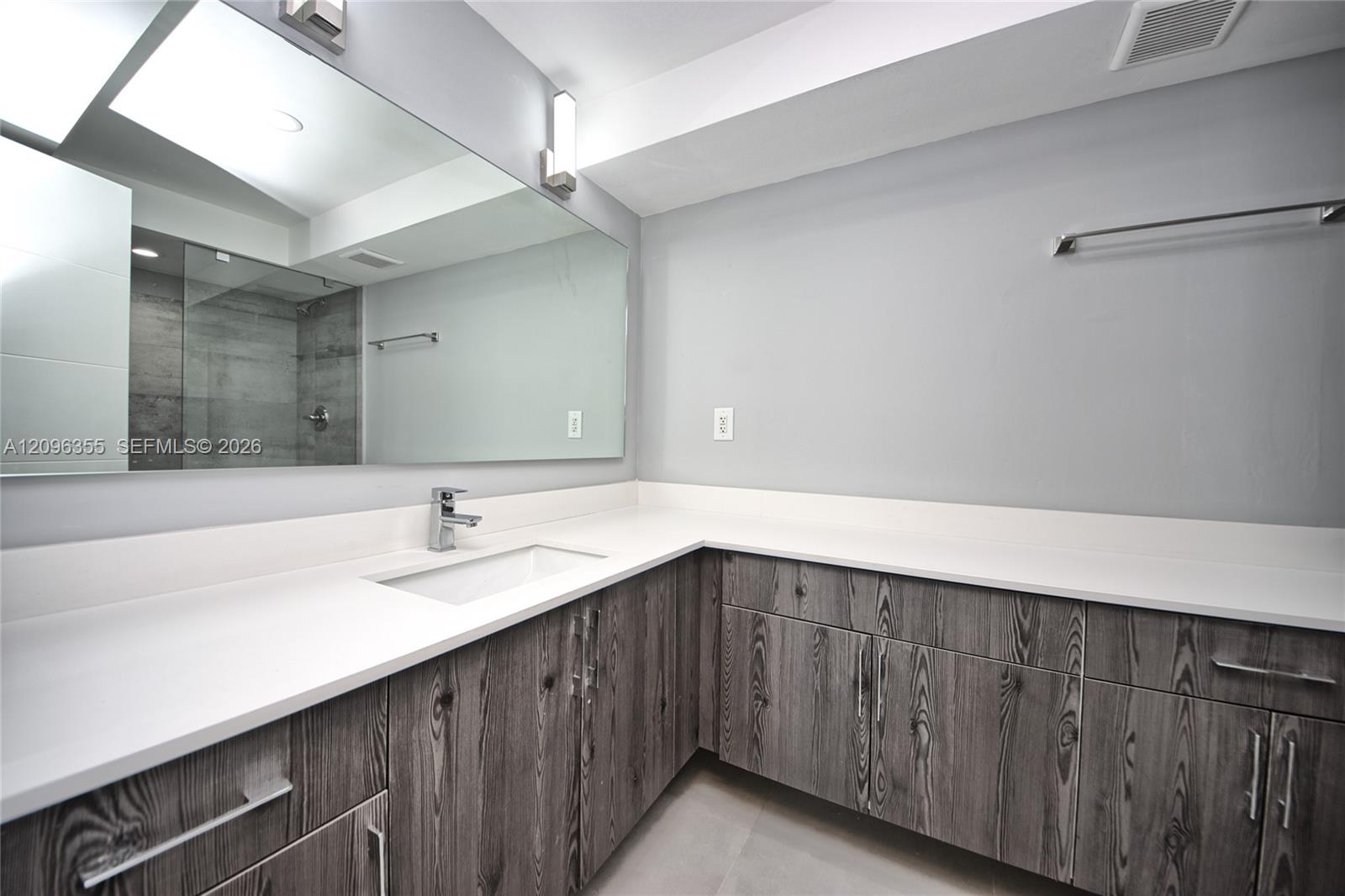 309-1 2 / 2 1674 sq. ft. $ 2026-09-27 0 foto