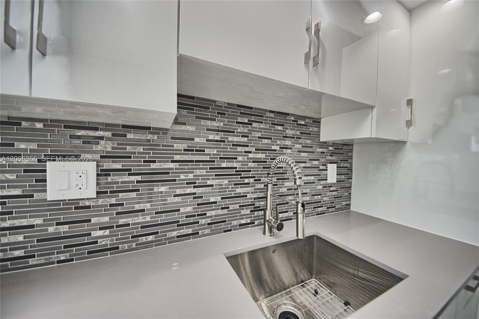 309-1 2 / 2 1674 sq. ft. $ 2026-09-27 0 foto