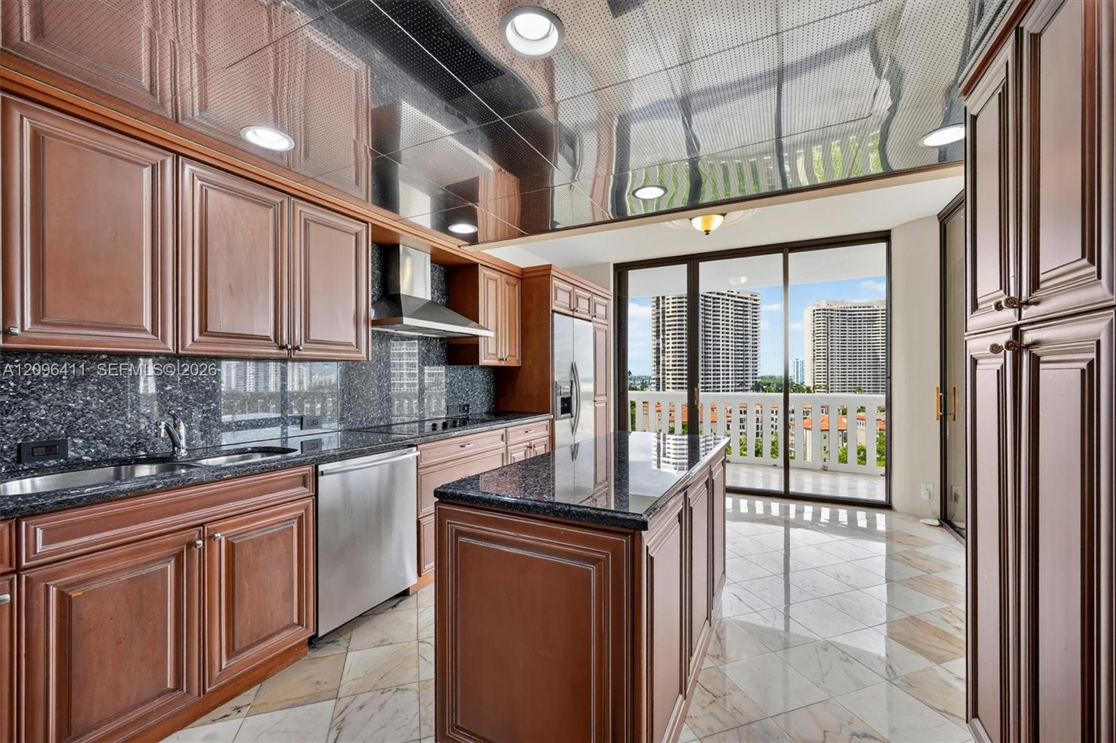 Ver detalles 1103 3 / 4 2605 sq. ft. $ 2026-09-27 0 foto