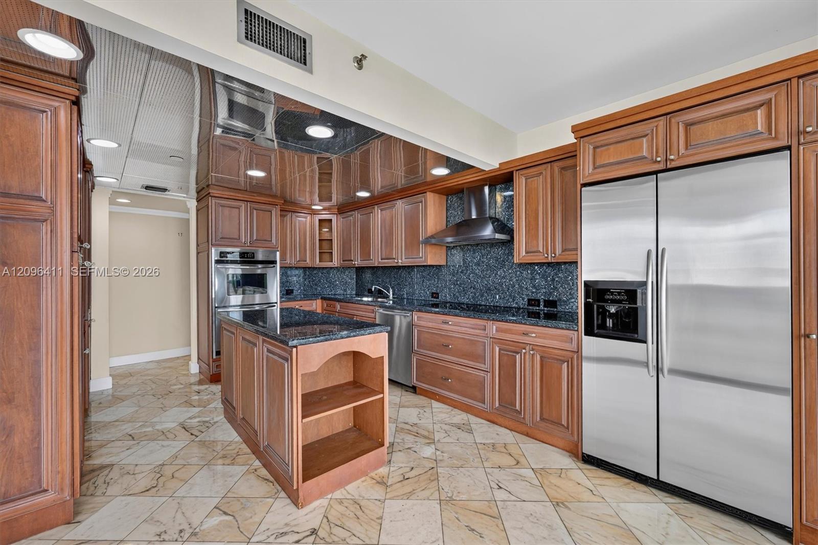 Ver detalles 1103 3 / 4 2605 sq. ft. $ 2026-09-27 0 foto