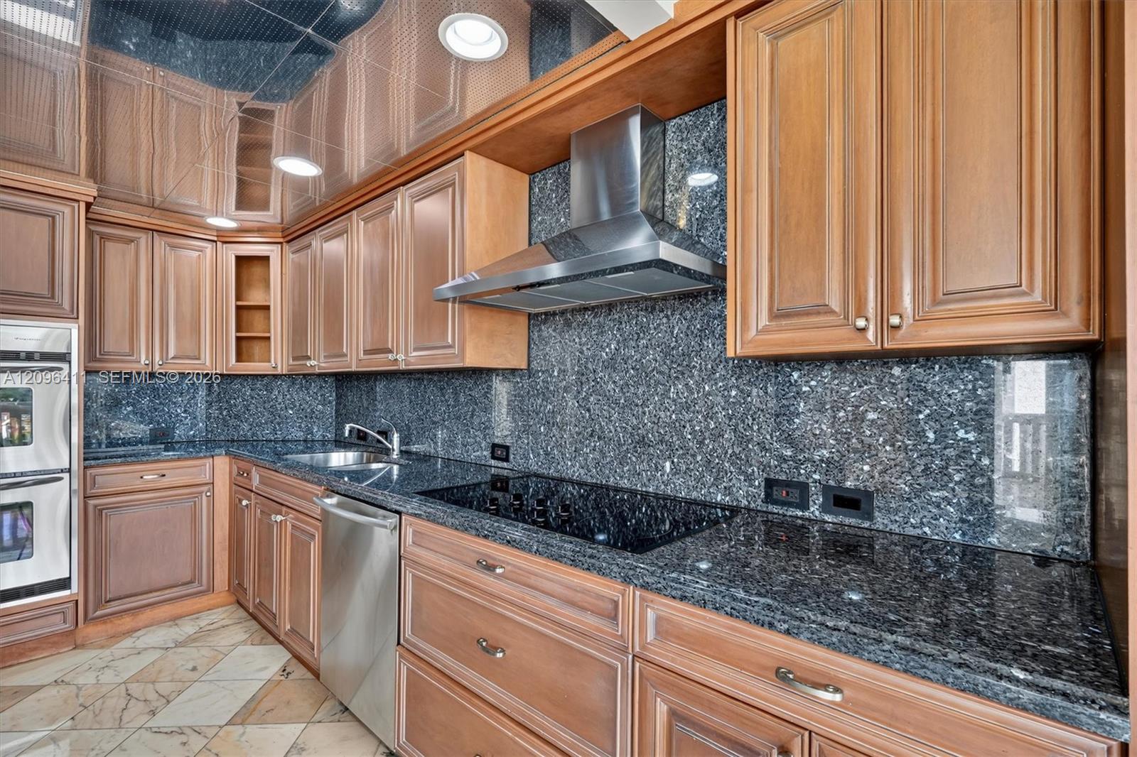 Ver detalles 1103 3 / 4 2605 sq. ft. $ 2026-09-27 0 foto