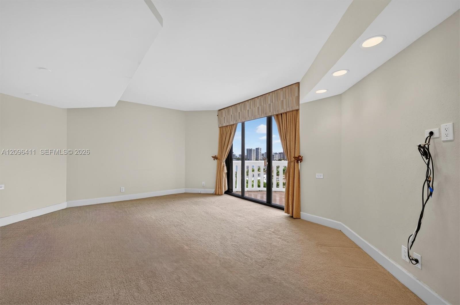 Ver detalles 1103 3 / 4 2605 sq. ft. $ 2026-09-27 0 foto