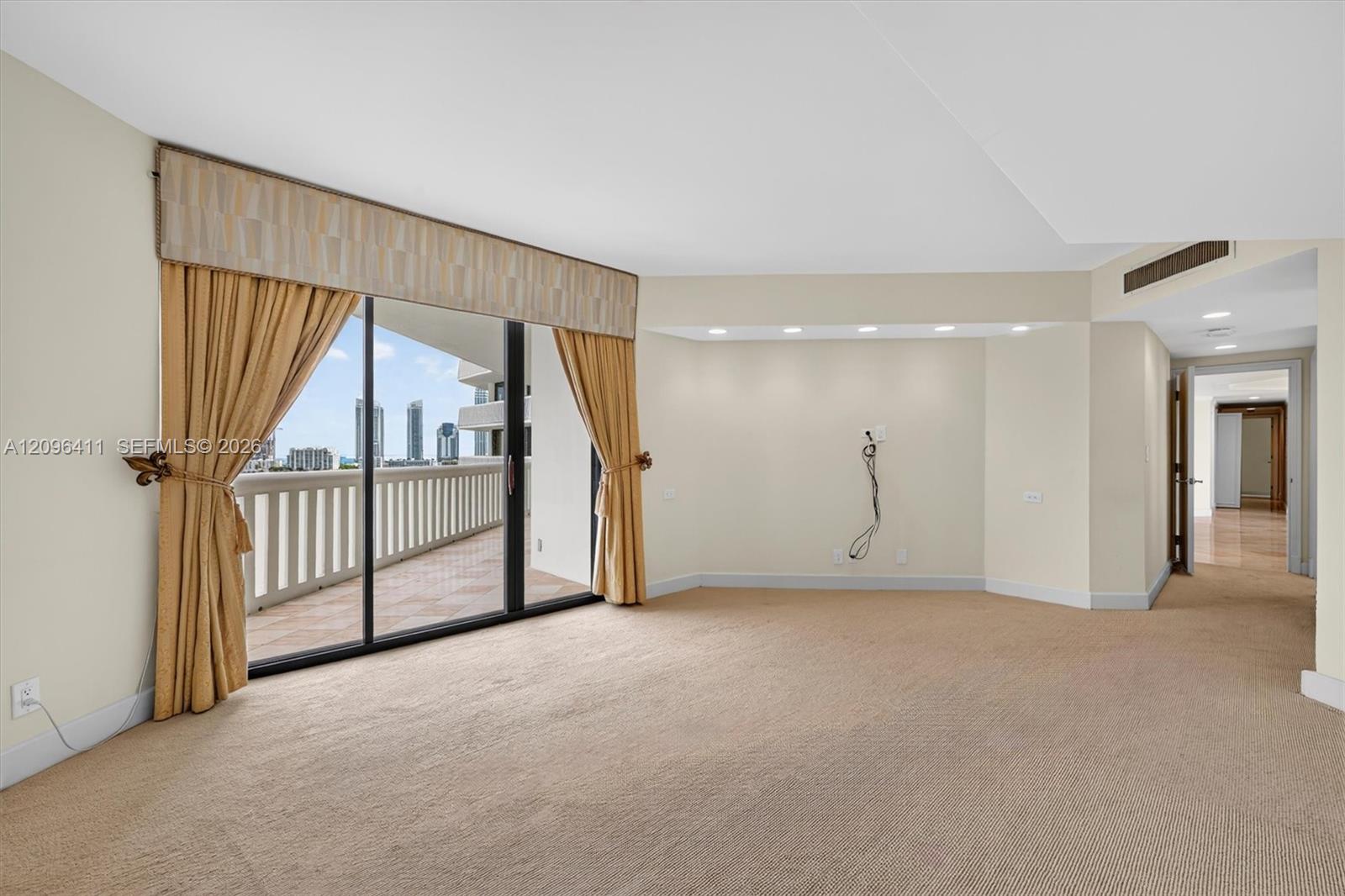 Ver detalles 1103 3 / 4 2605 sq. ft. $ 2026-09-27 0 foto