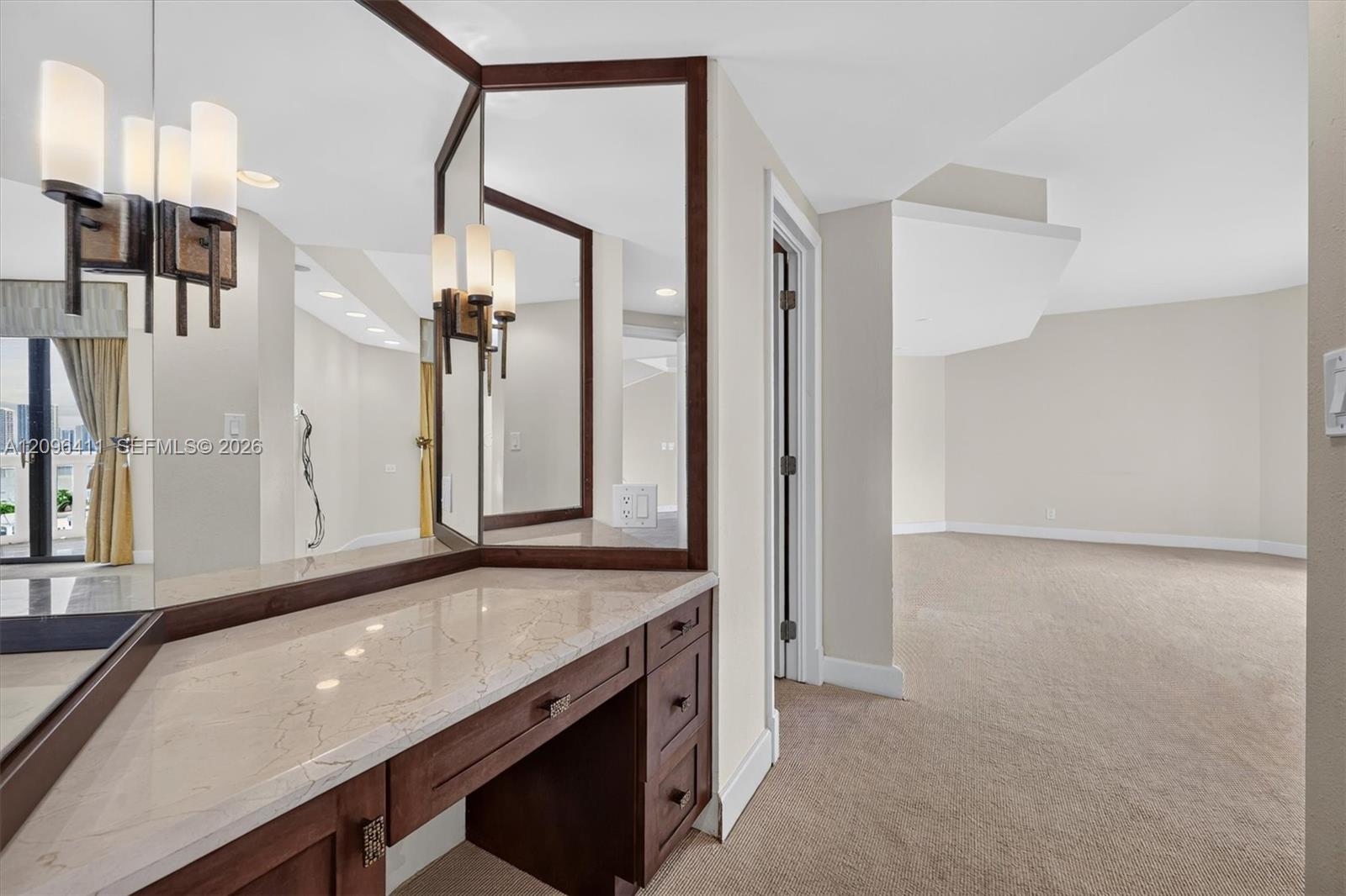 Ver detalles 1103 3 / 4 2605 sq. ft. $ 2026-09-27 0 foto