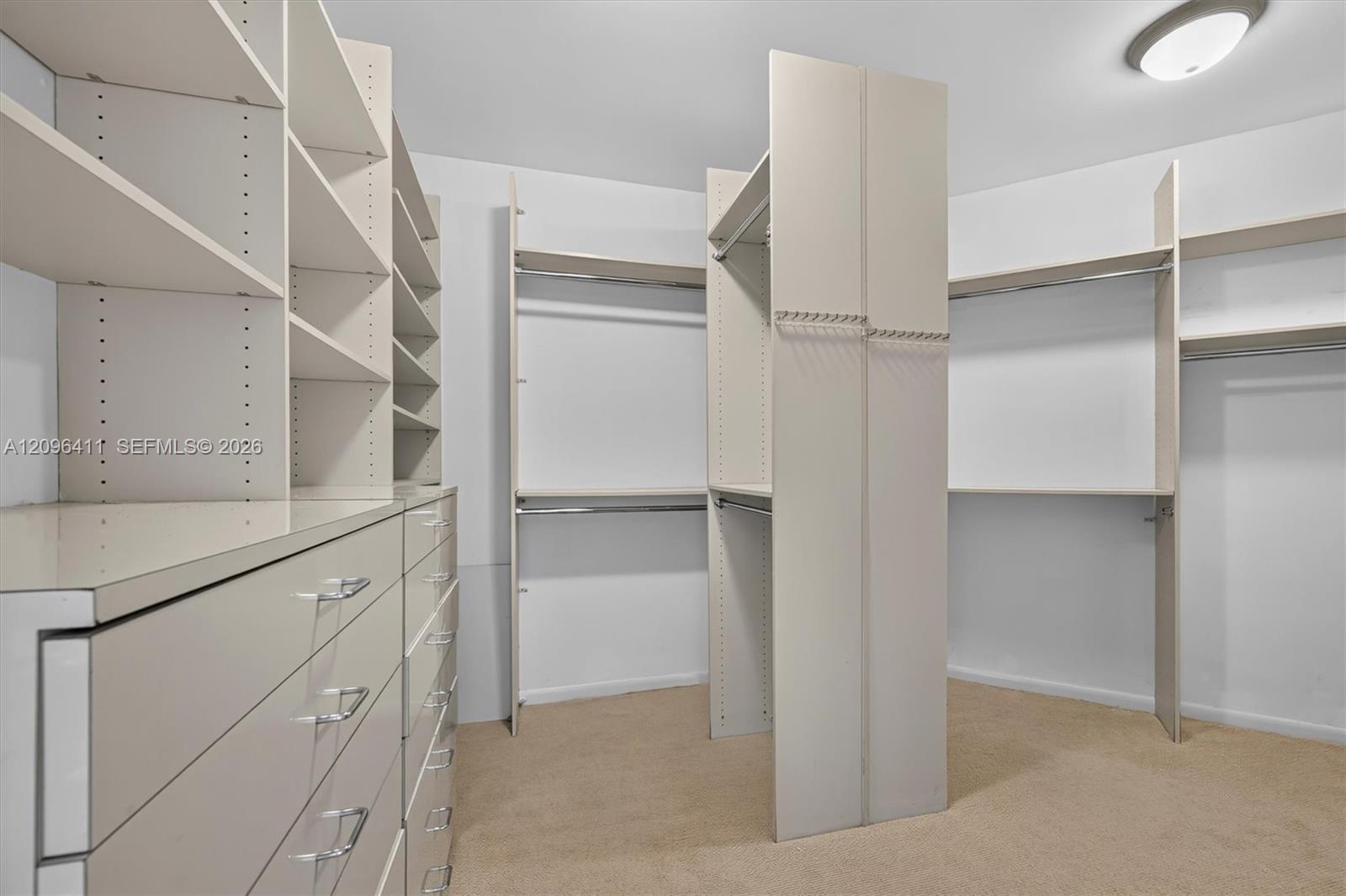 Ver detalles 1103 3 / 4 2605 sq. ft. $ 2026-09-27 0 foto