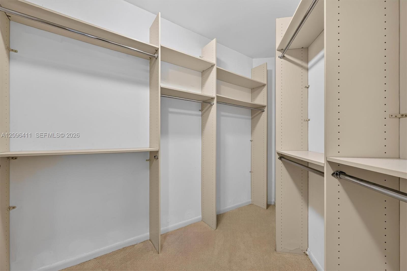 Ver detalles 1103 3 / 4 2605 sq. ft. $ 2026-09-27 0 foto