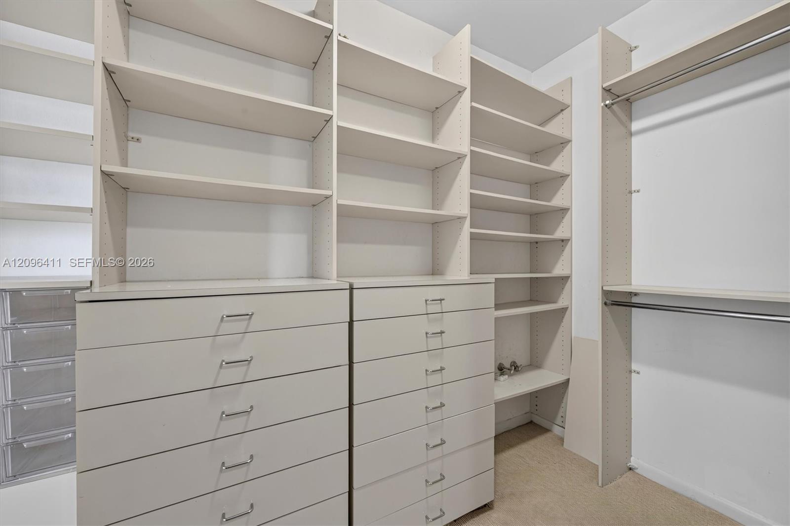 Ver detalles 1103 3 / 4 2605 sq. ft. $ 2026-09-27 0 foto