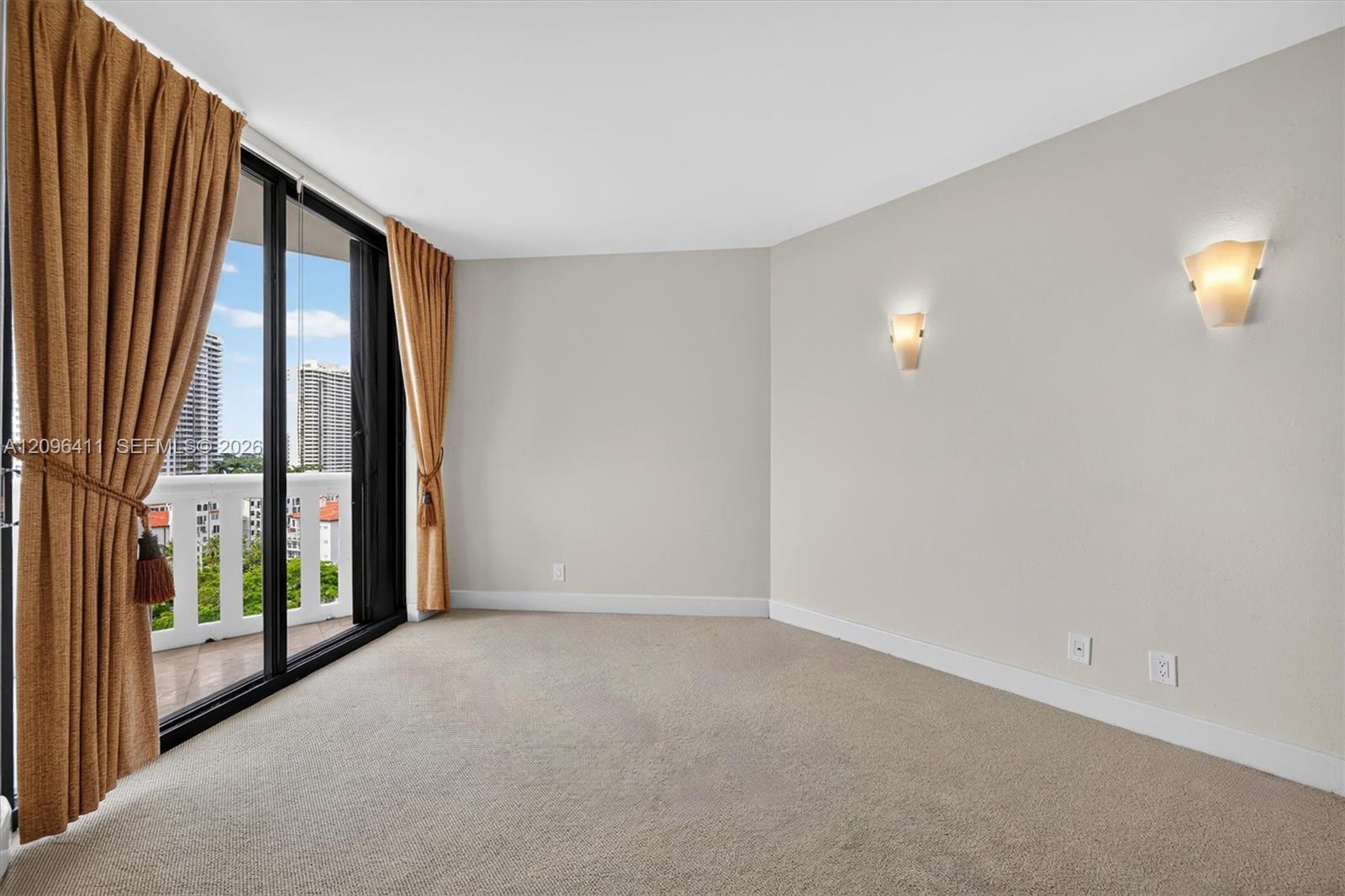 Ver detalles 1103 3 / 4 2605 sq. ft. $ 2026-09-27 0 foto