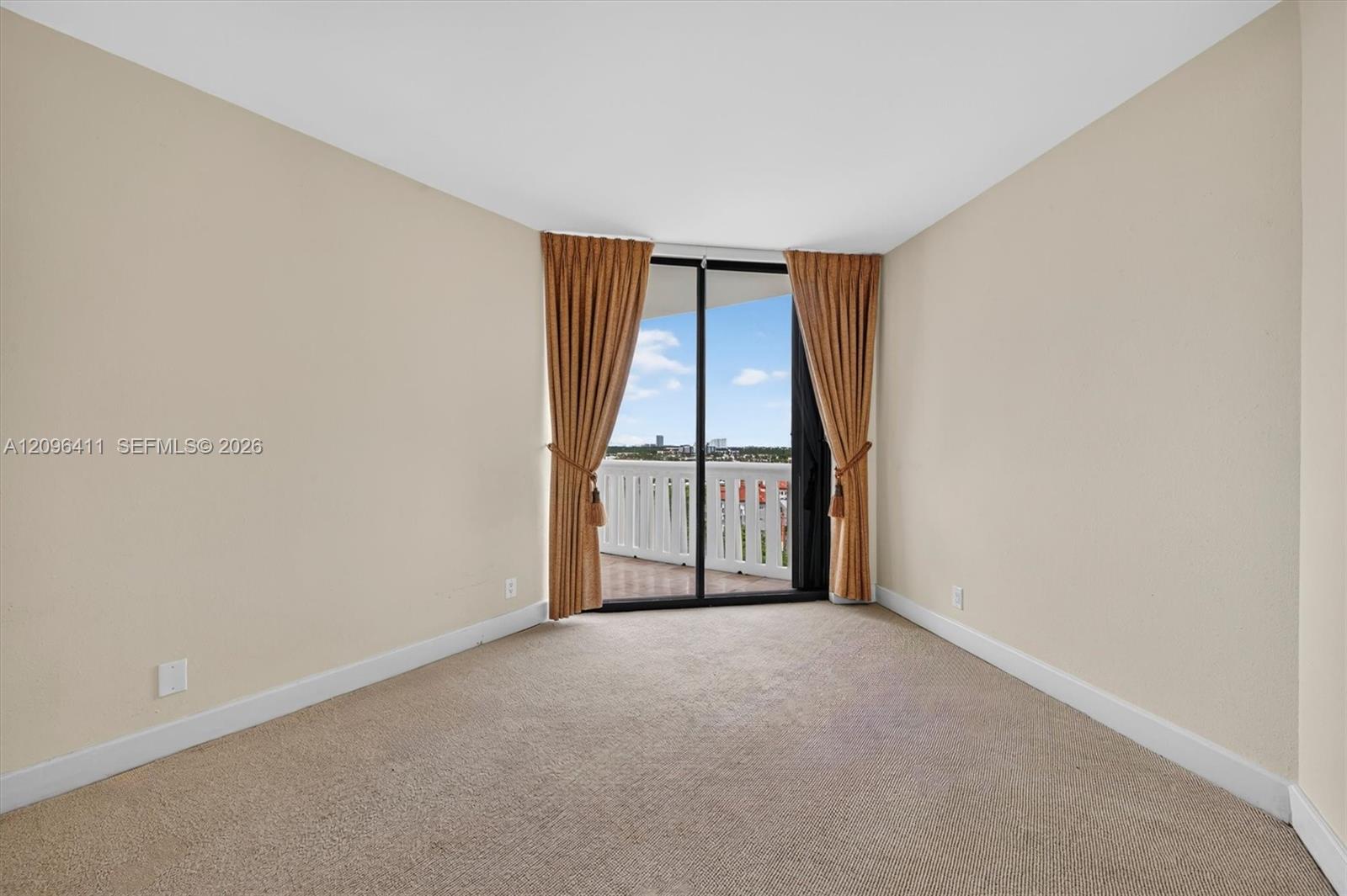 Ver detalles 1103 3 / 4 2605 sq. ft. $ 2026-09-27 0 foto