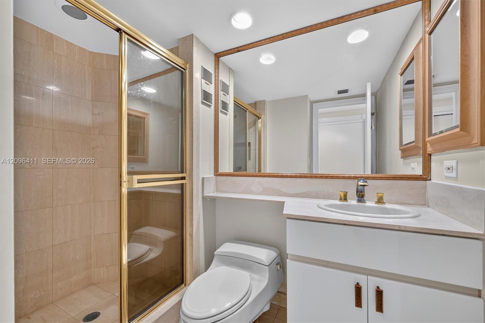 Ver detalles 1103 3 / 4 2605 sq. ft. $ 2026-09-27 0 foto