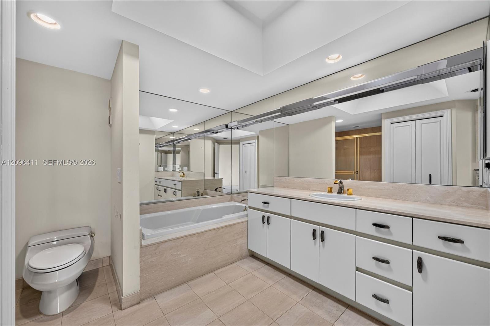Ver detalles 1103 3 / 4 2605 sq. ft. $ 2026-09-27 0 foto