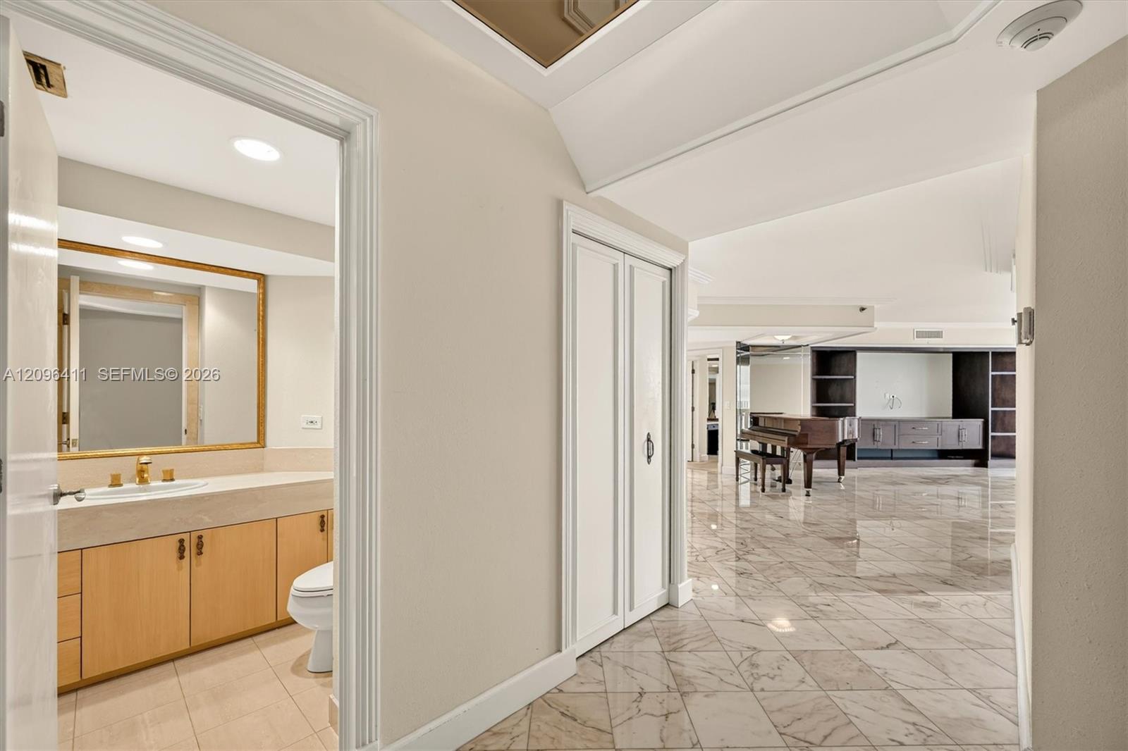 Ver detalles 1103 3 / 4 2605 sq. ft. $ 2026-09-27 0 foto