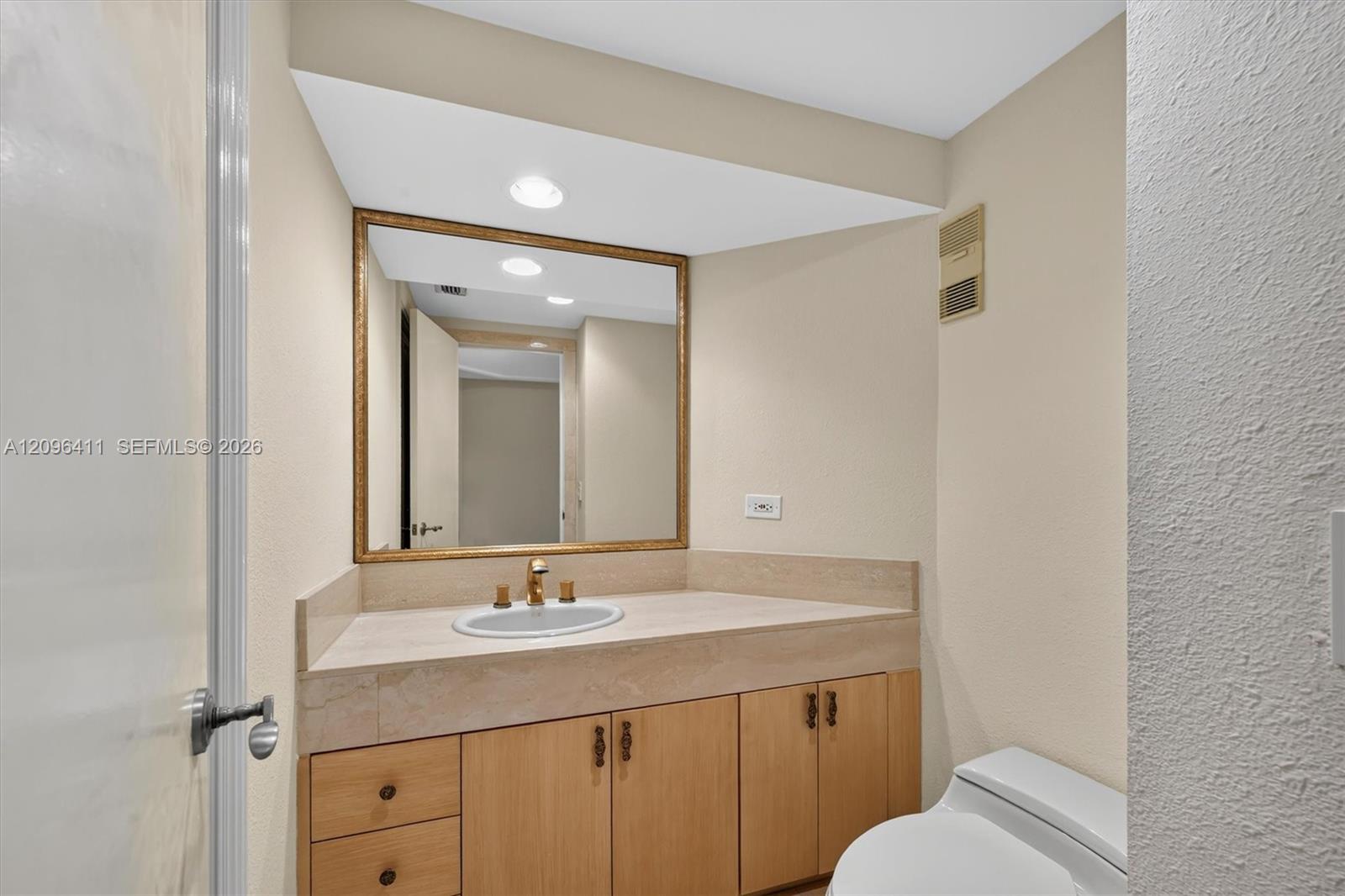 Ver detalles 1103 3 / 4 2605 sq. ft. $ 2026-09-27 0 foto