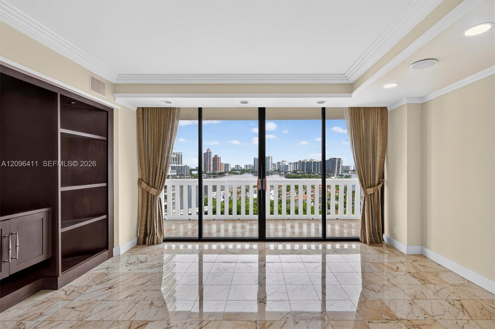 Ver detalles 1103 3 / 4 2605 sq. ft. $ 2026-09-27 0 foto