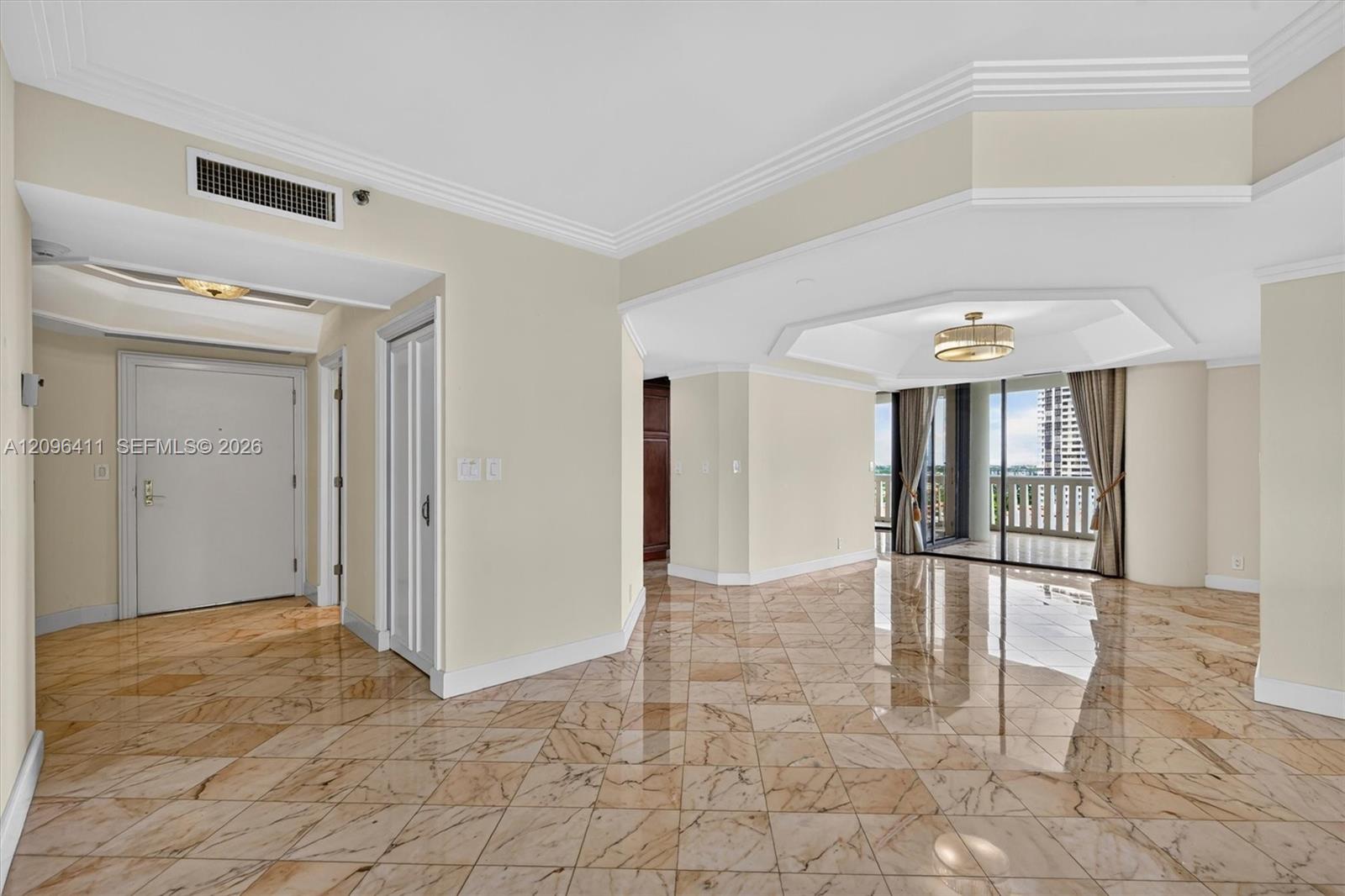 Ver detalles 1103 3 / 4 2605 sq. ft. $ 2026-09-27 0 foto