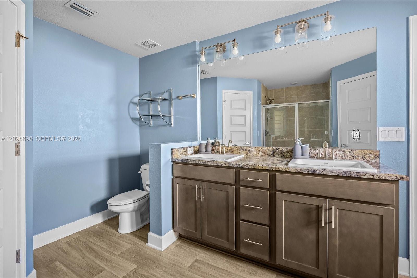 Ver detalles 763 3 / 2 1908 sq. ft. $ 2026-10-07 0 foto