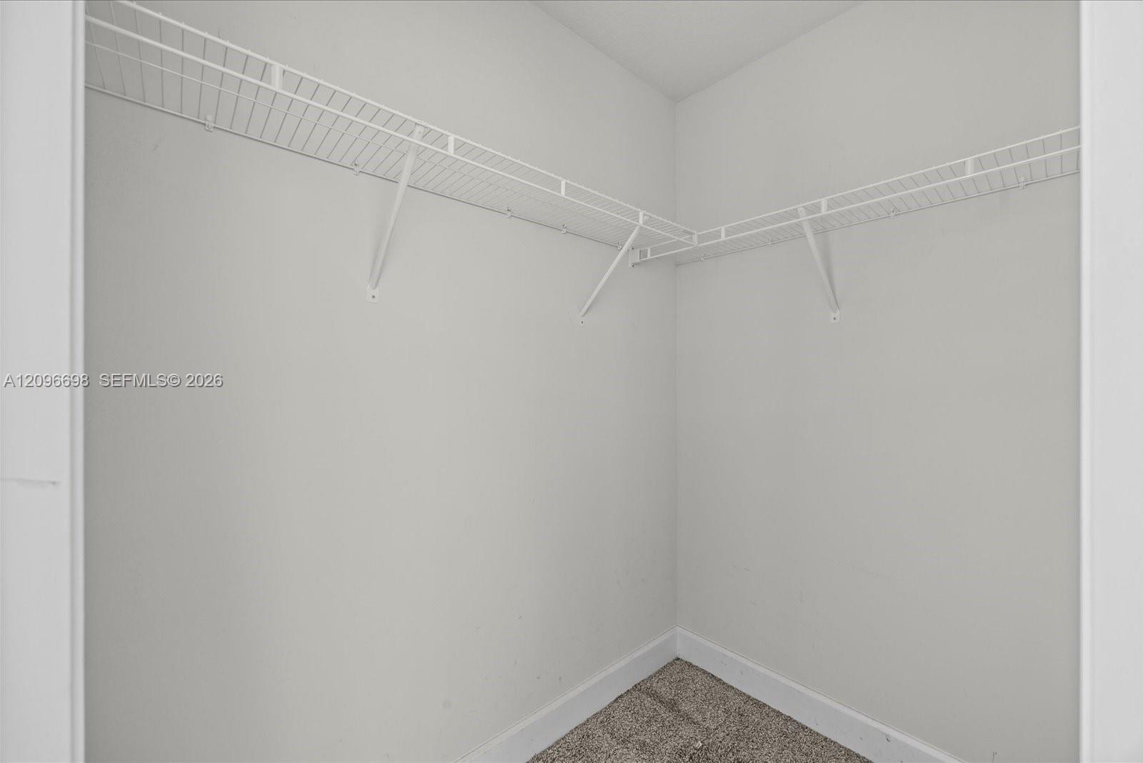 Ver detalles 763 3 / 2 1908 sq. ft. $ 2026-10-07 0 foto