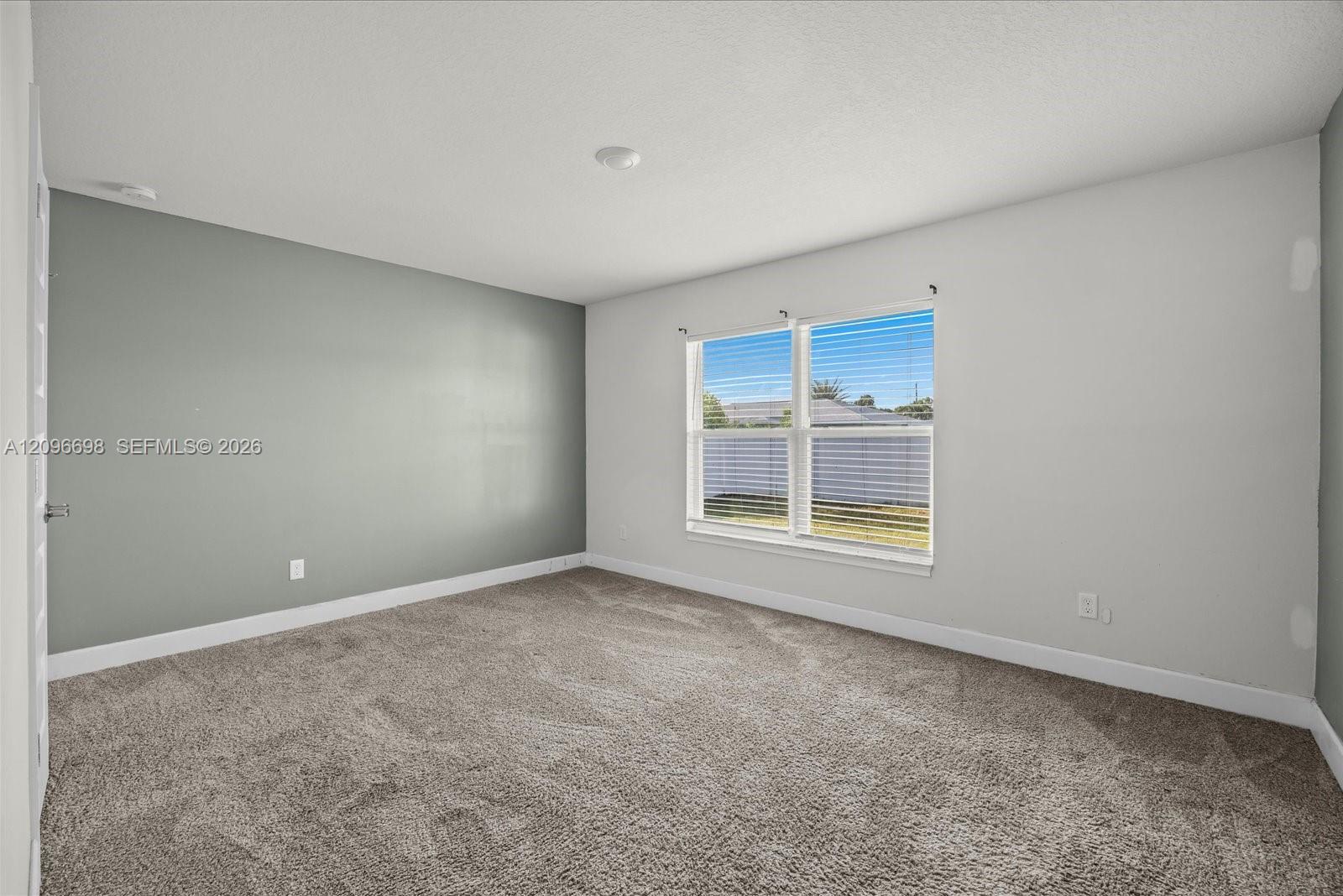Ver detalles 763 3 / 2 1908 sq. ft. $ 2026-10-07 0 foto
