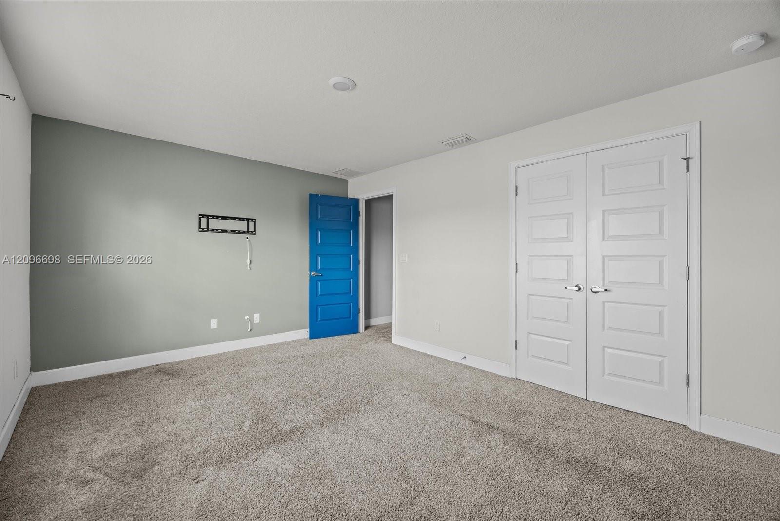 Ver detalles 763 3 / 2 1908 sq. ft. $ 2026-10-07 0 foto